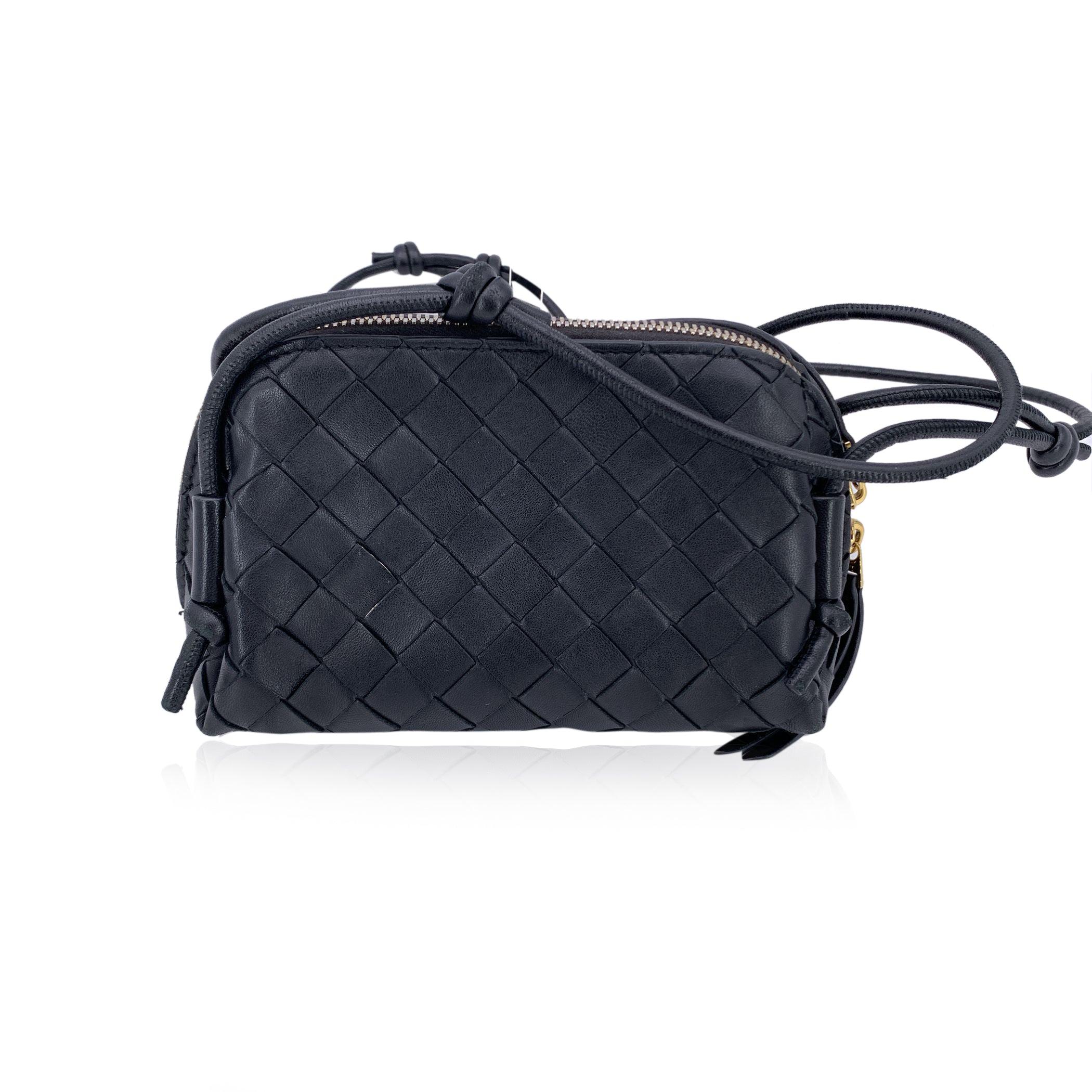 Bottega Veneta Black Intrecciato Woven Small Concert Crossbody Bag In Excellent Condition For Sale In Rome, Rome