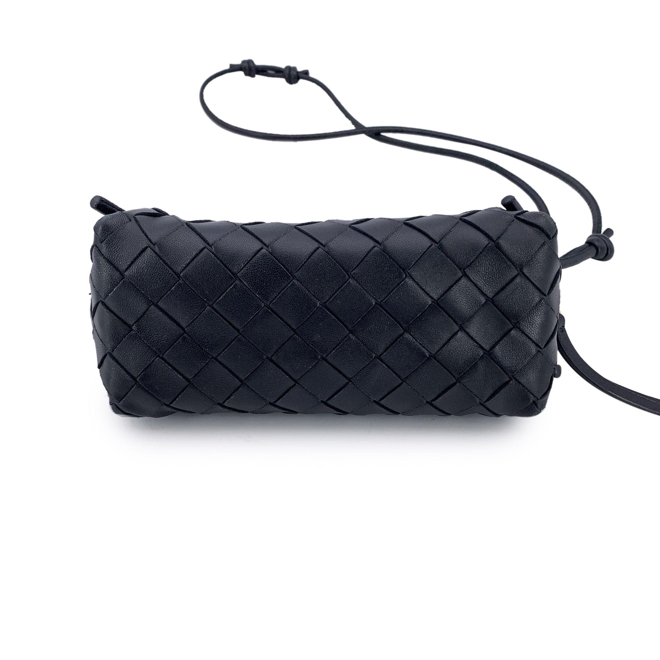 Women's Bottega Veneta Black Intrecciato Woven Small Concert Crossbody Bag For Sale