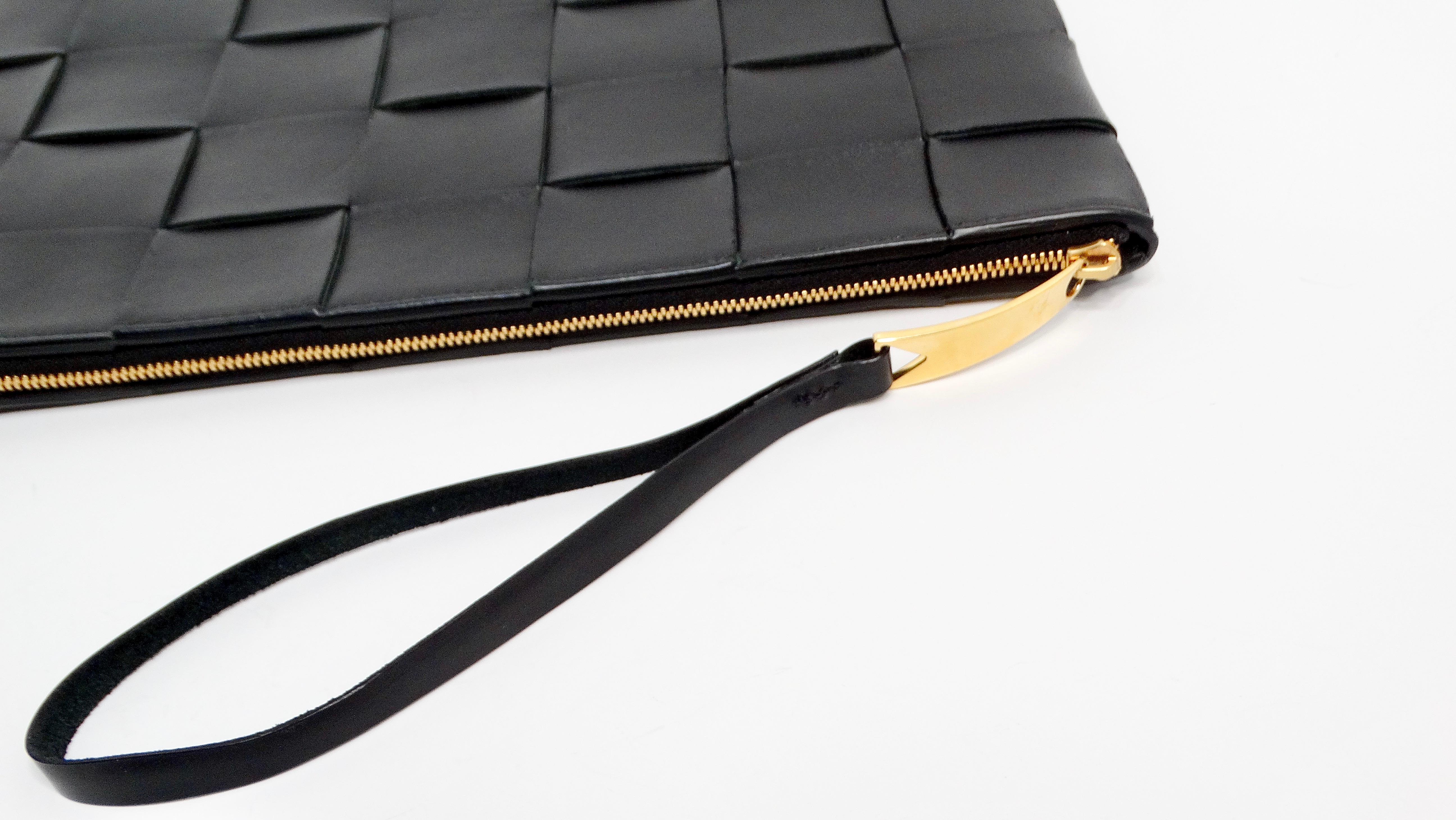 Bottega Veneta Black Intreccio Leather Wrist Pouch In Good Condition For Sale In Scottsdale, AZ