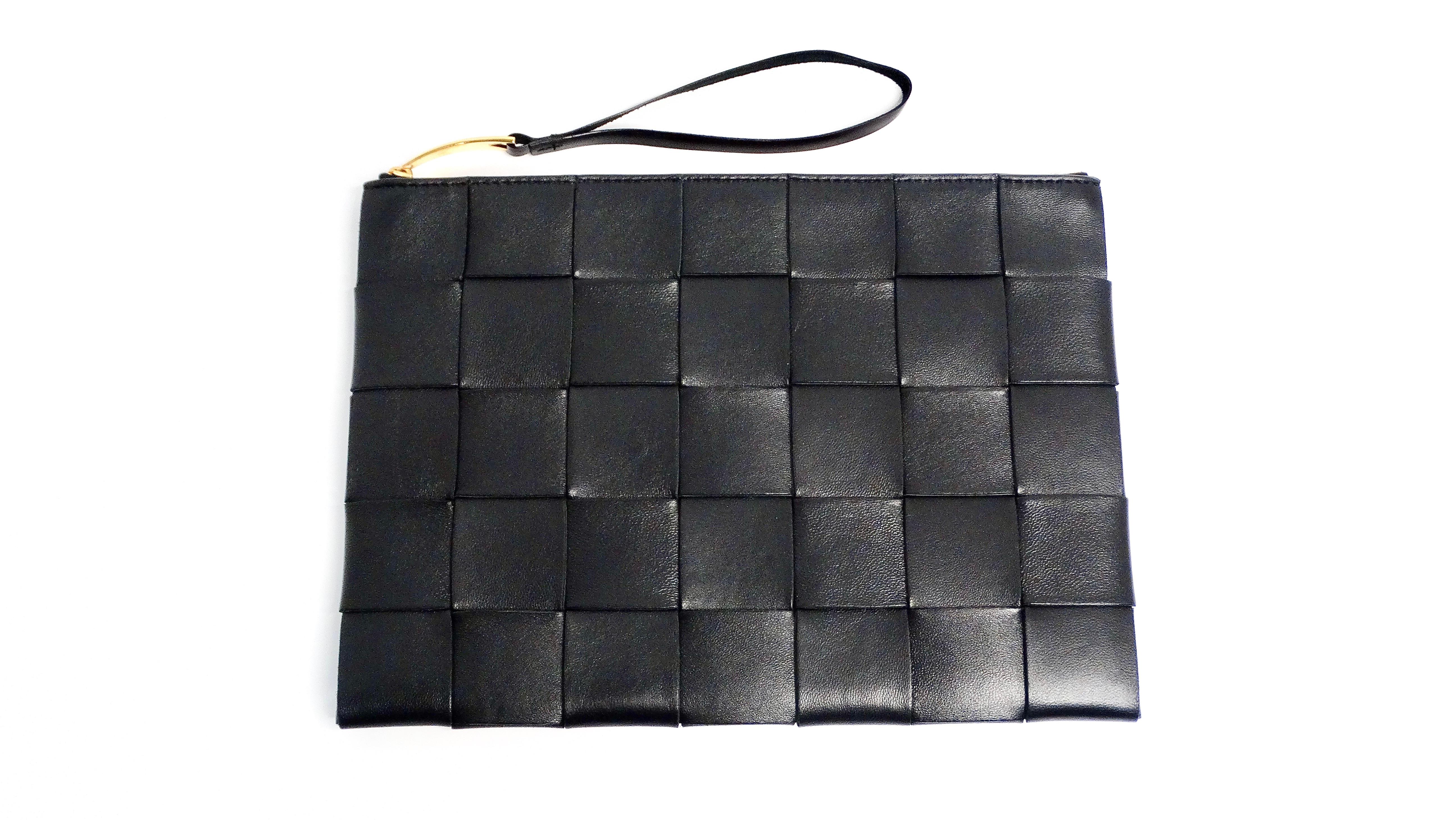 Bottega Veneta Black Intreccio Leather Wrist Pouch For Sale 4