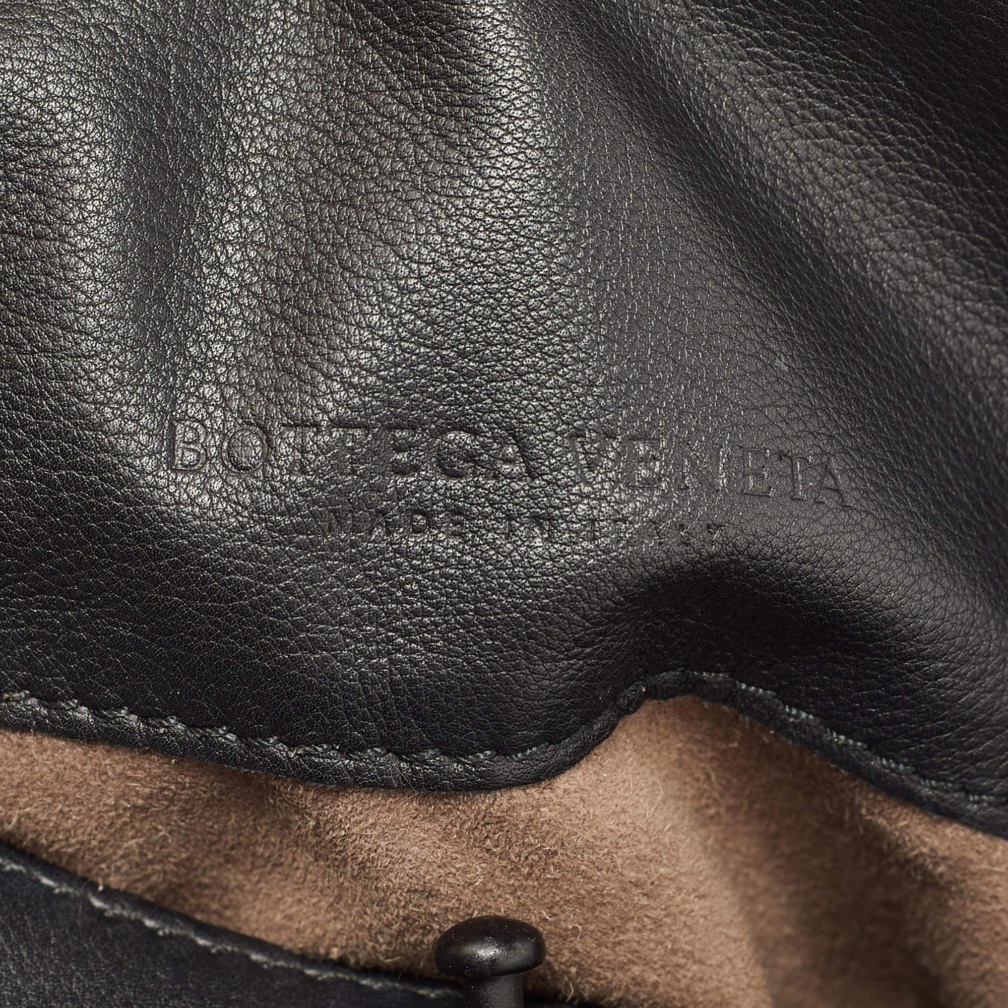 Bottega Veneta Black Lasercut Leather Floral Applique Hobo For Sale 3