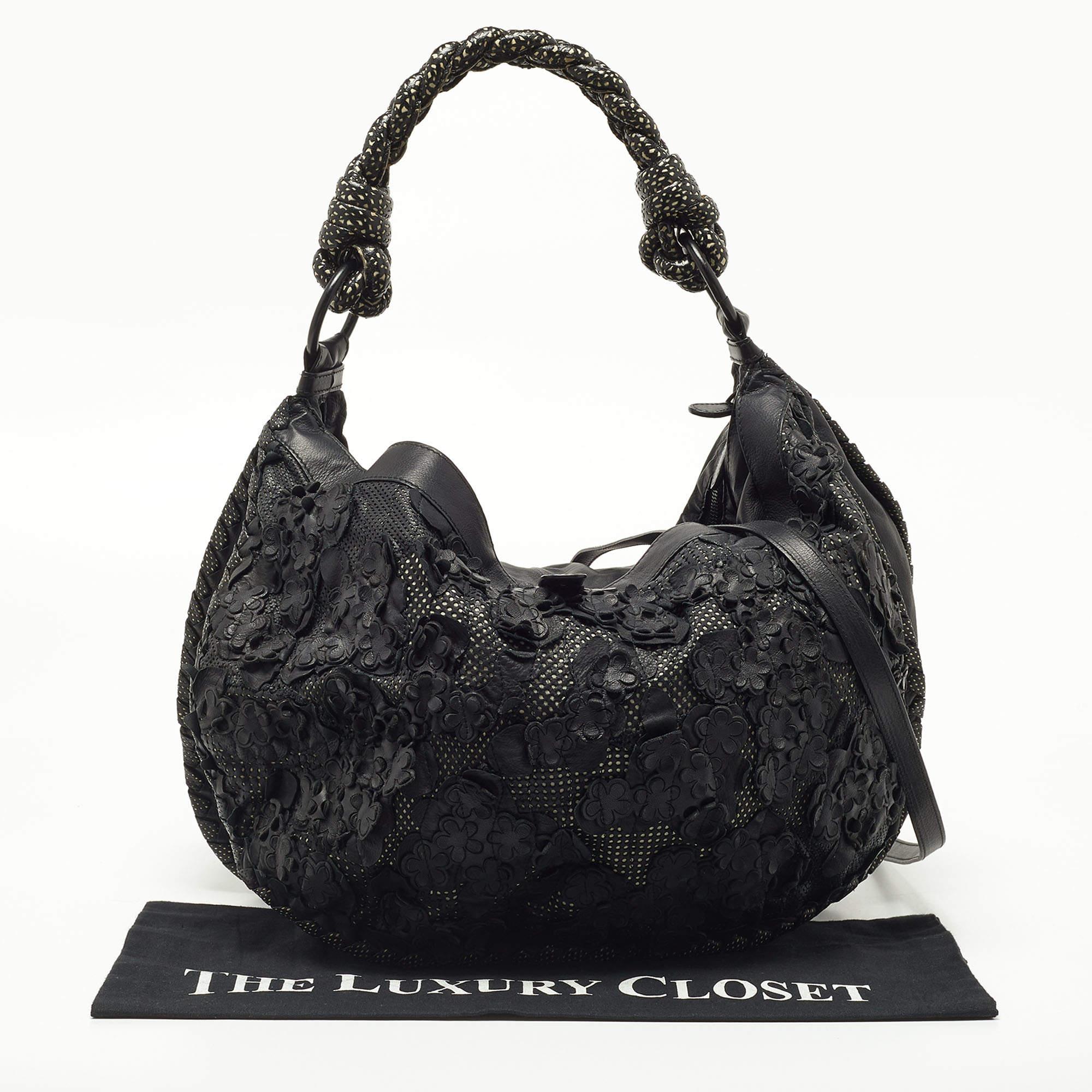 Bottega Veneta Black Lasercut Leather Floral Applique Hobo For Sale 5