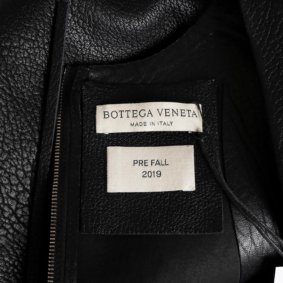 BOTTEGA VENETA black leather 2019 SCOOP NECK Shift Dress 40 S For Sale 3