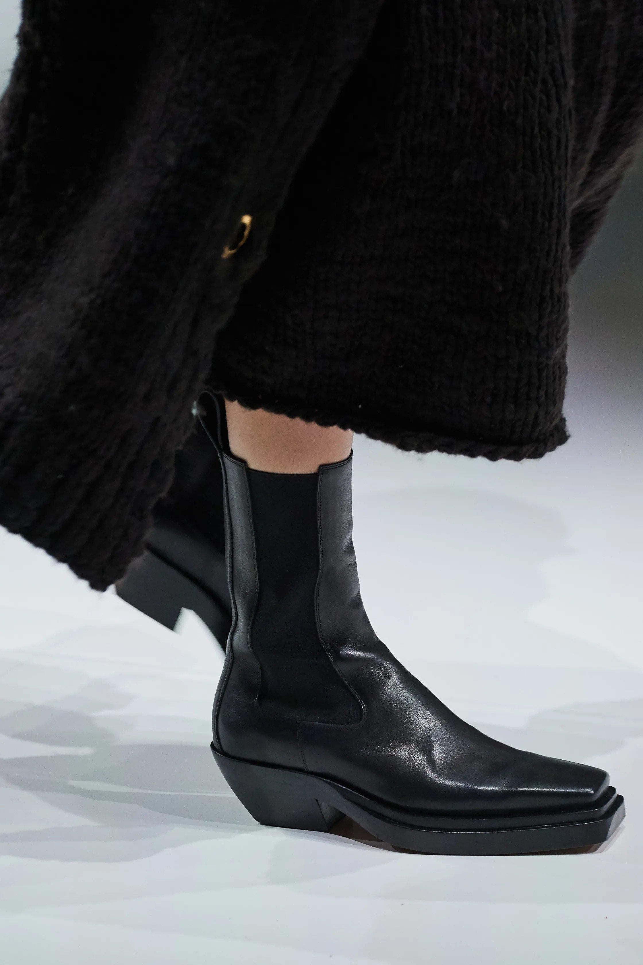 BOTTEGA VENETA black leather 2020 LEAN Cowboy Boots Shoes 37 (fit 38) In Excellent Condition For Sale In Zürich, CH