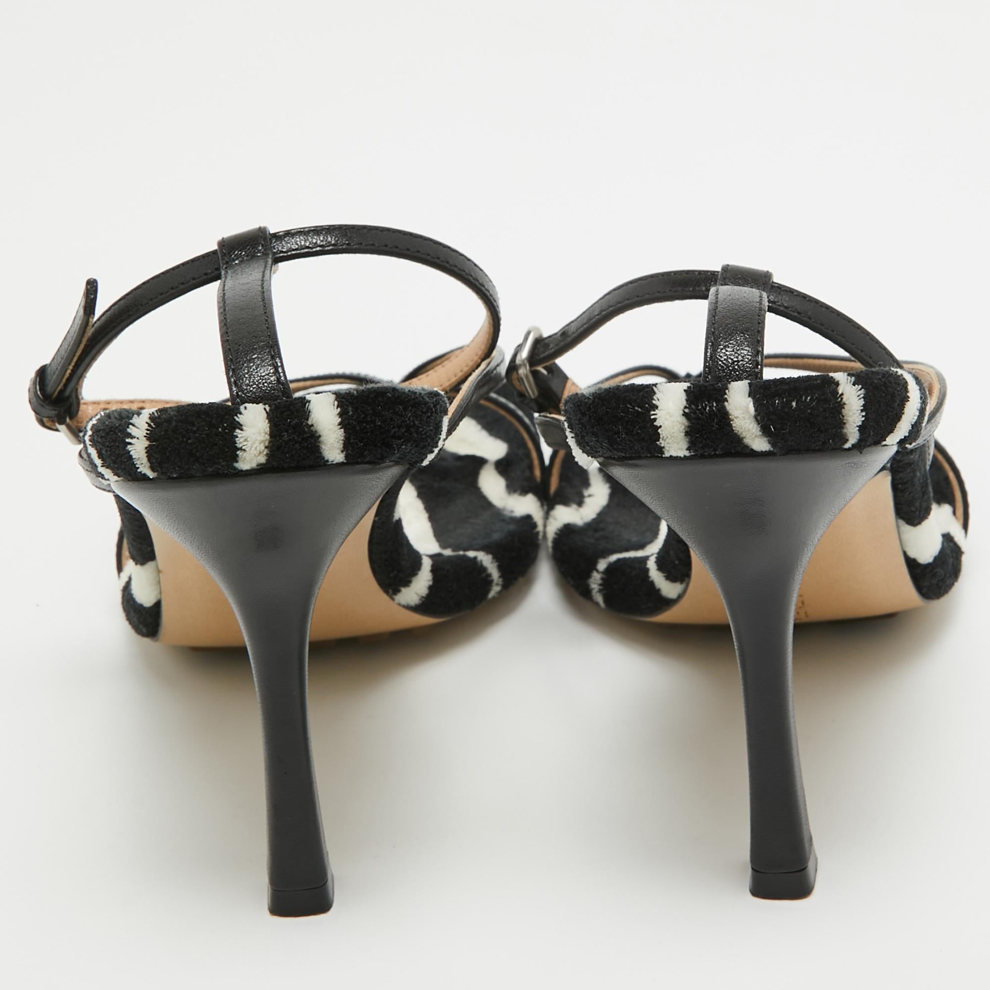 Bottega Veneta Black Leather and Fur Stretch Ankle Strap Sandals Size 38 For Sale 1