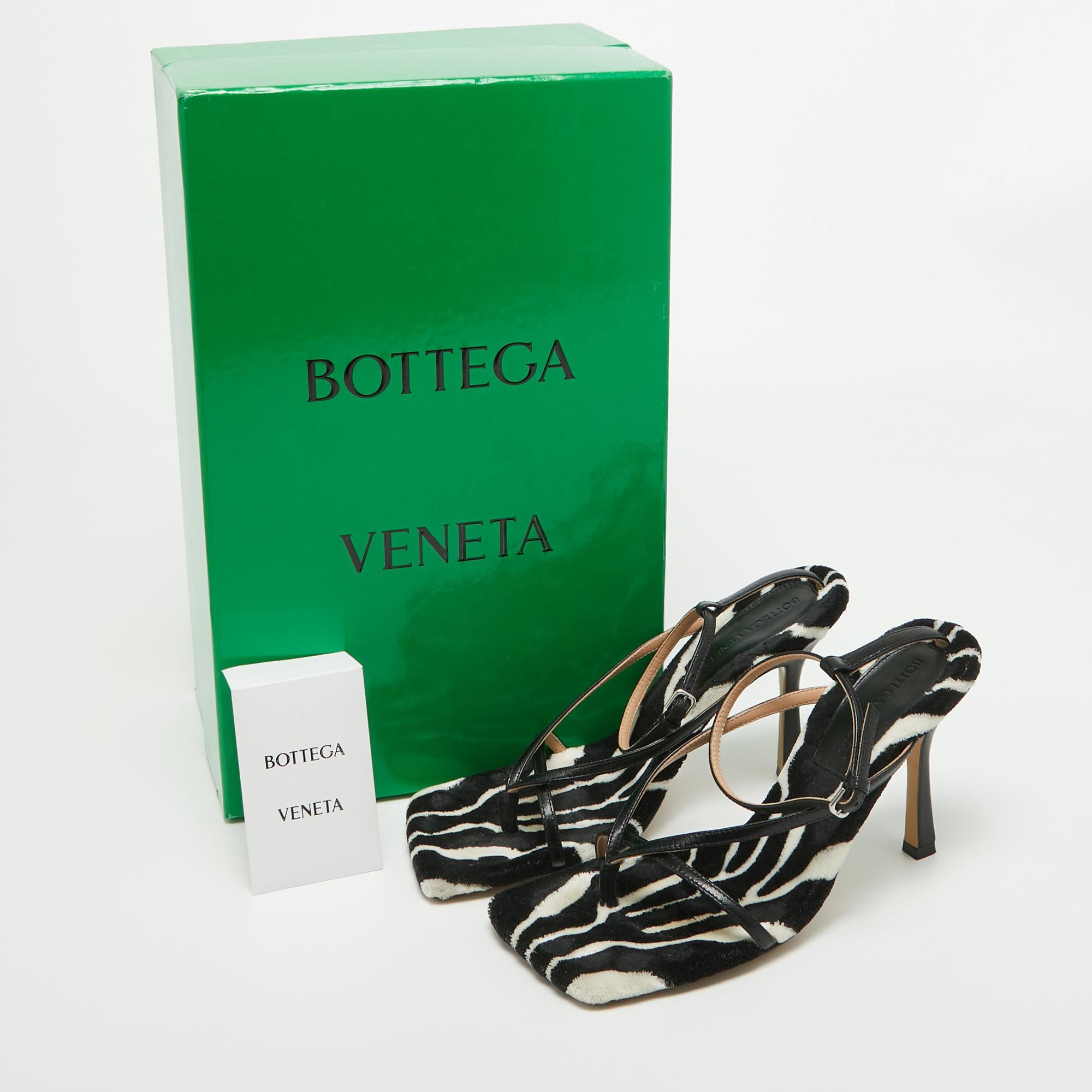 Bottega Veneta Black Leather and Fur Stretch Ankle Strap Sandals Size 38 For Sale 3