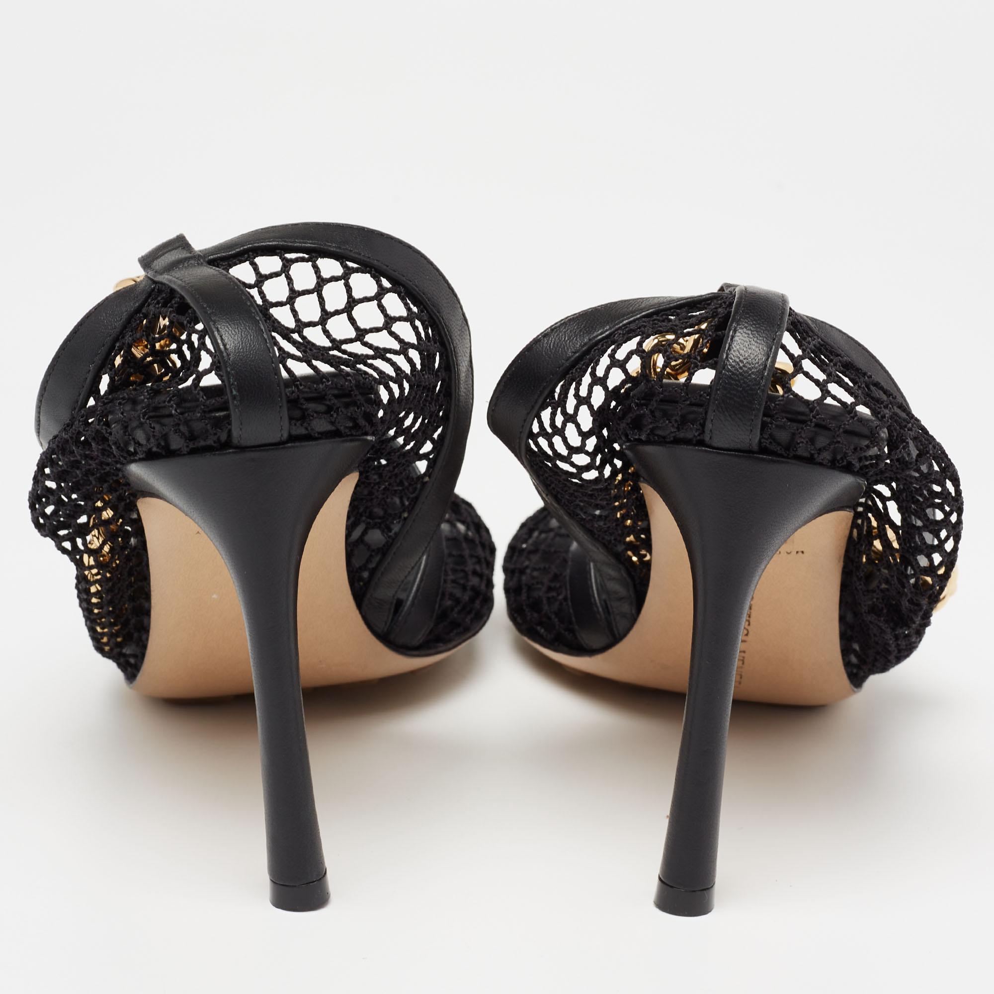 Bottega Veneta Black Leather And Net Chain Embellished Pumps Size 37 In New Condition In Dubai, Al Qouz 2