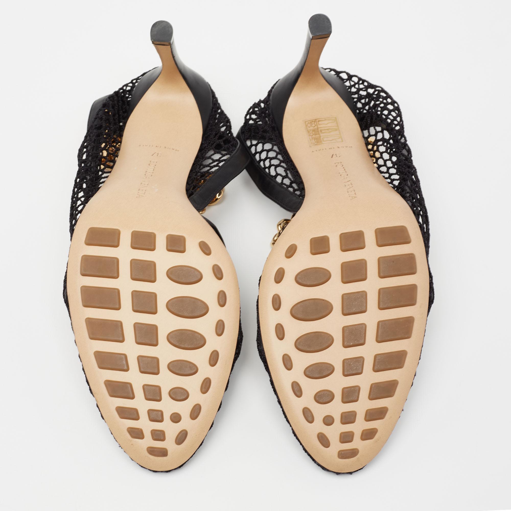 Women's Bottega Veneta Black Leather And Net Chain Embellished Pumps Size 37