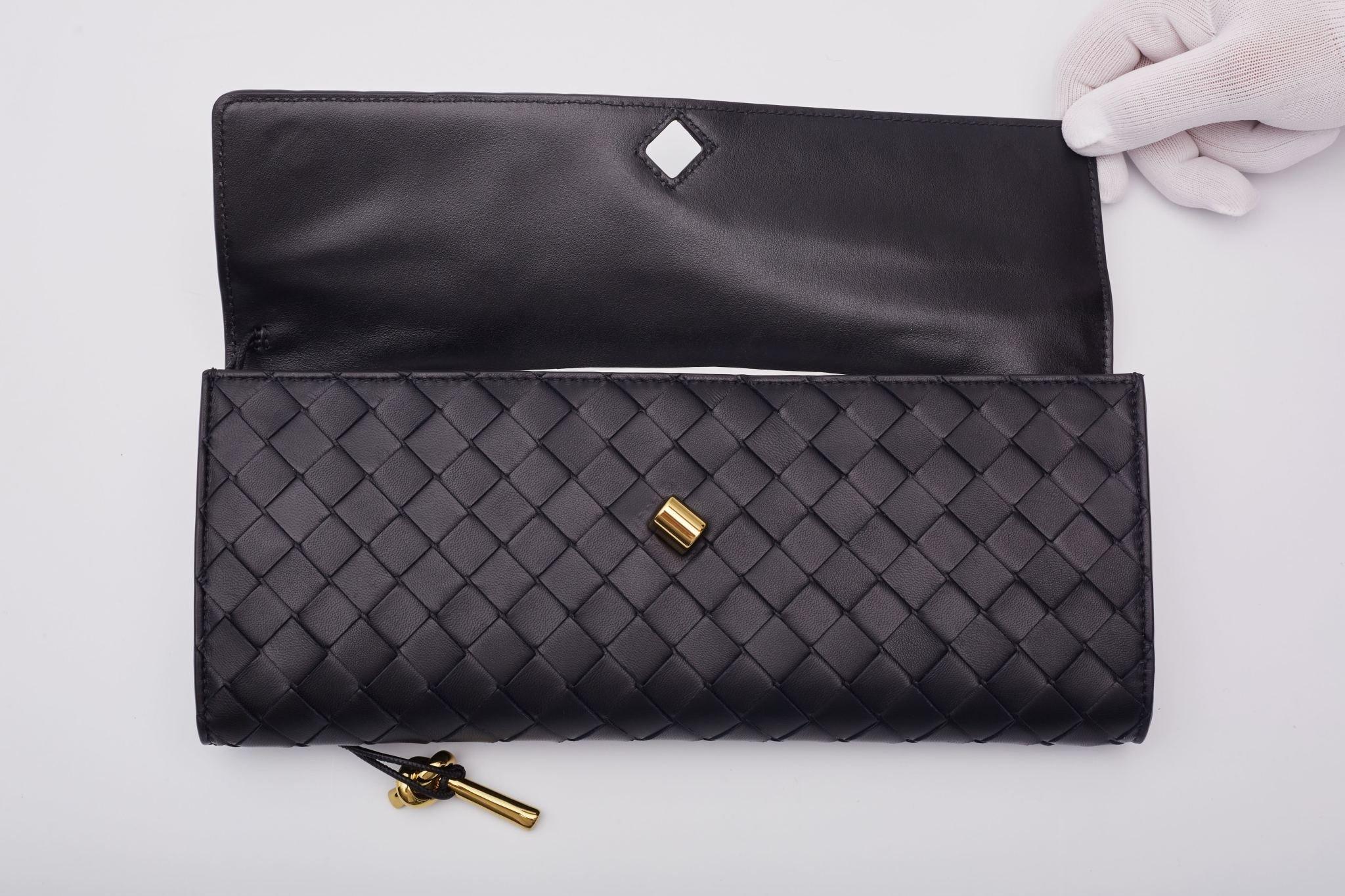 Bottega Veneta Black Leather Andiamo Long Clutch Bag For Sale 6
