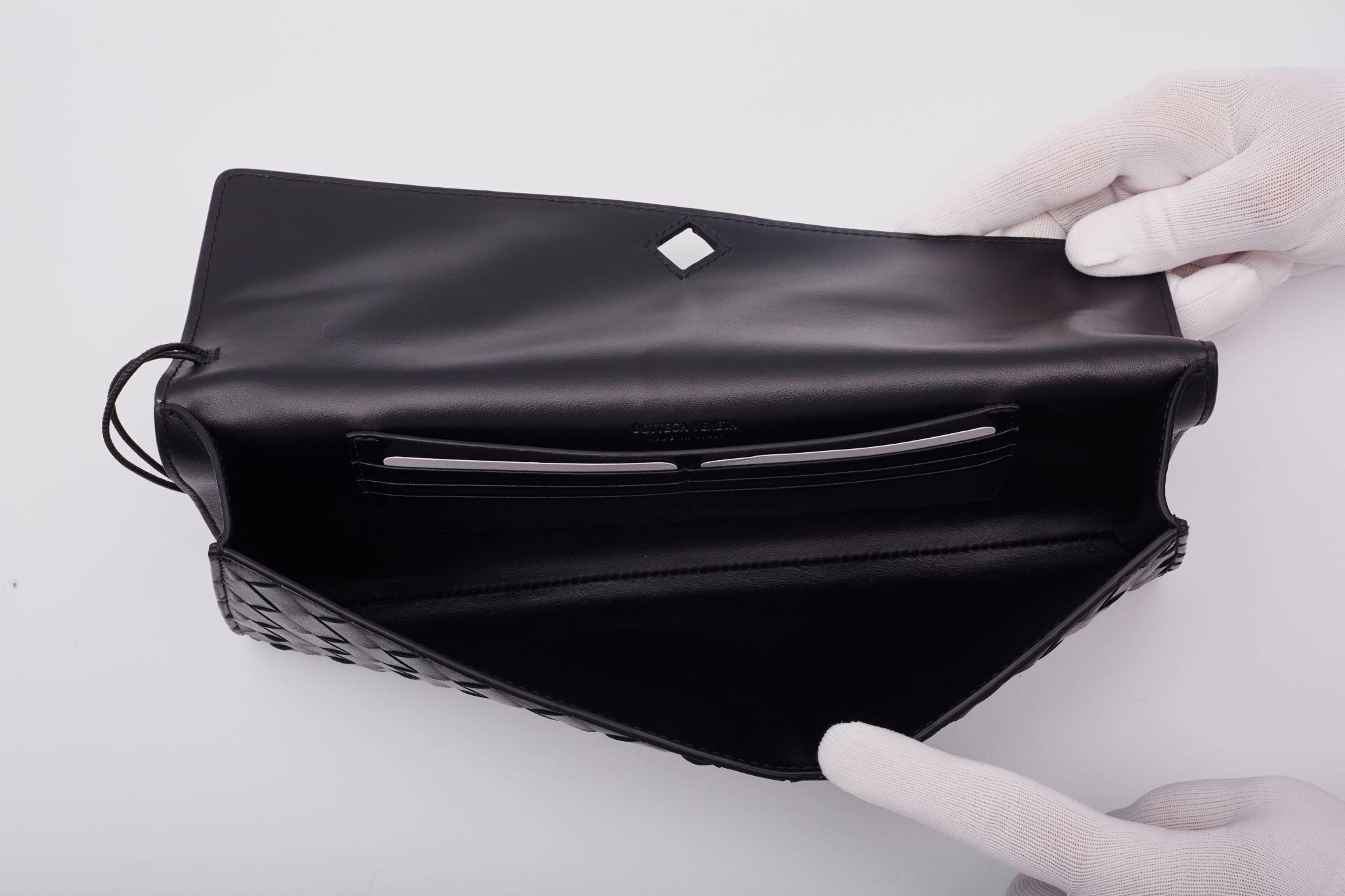 Bottega Veneta Black Leather Andiamo Long Clutch Bag For Sale 7
