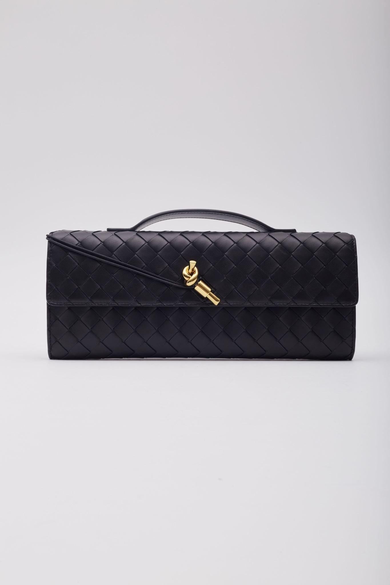Bottega Veneta Black Leather Andiamo Long Clutch Bag In New Condition For Sale In Montreal, Quebec