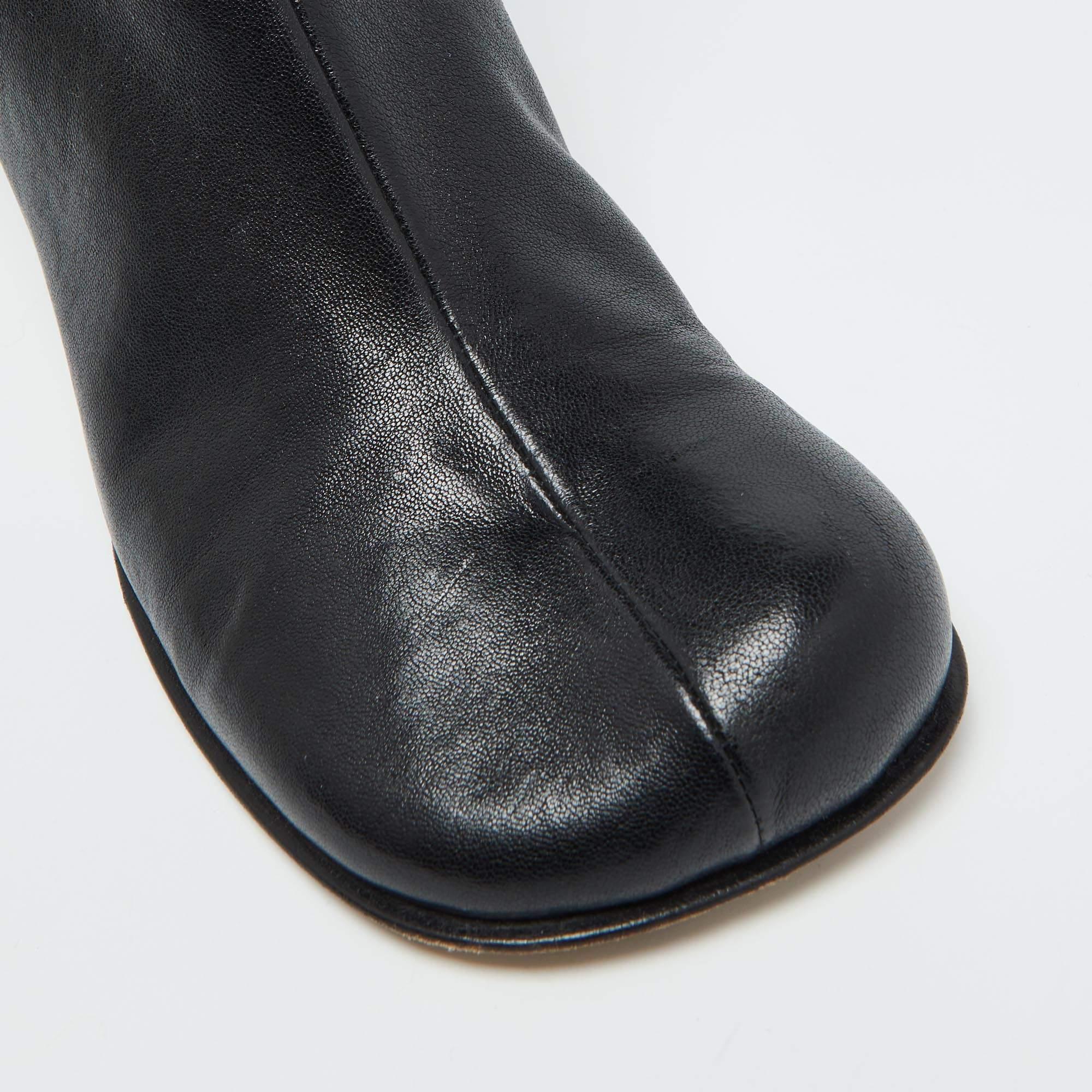 Bottega Veneta Schwarze Lederstiefel in Knöchellänge Größe 39 3