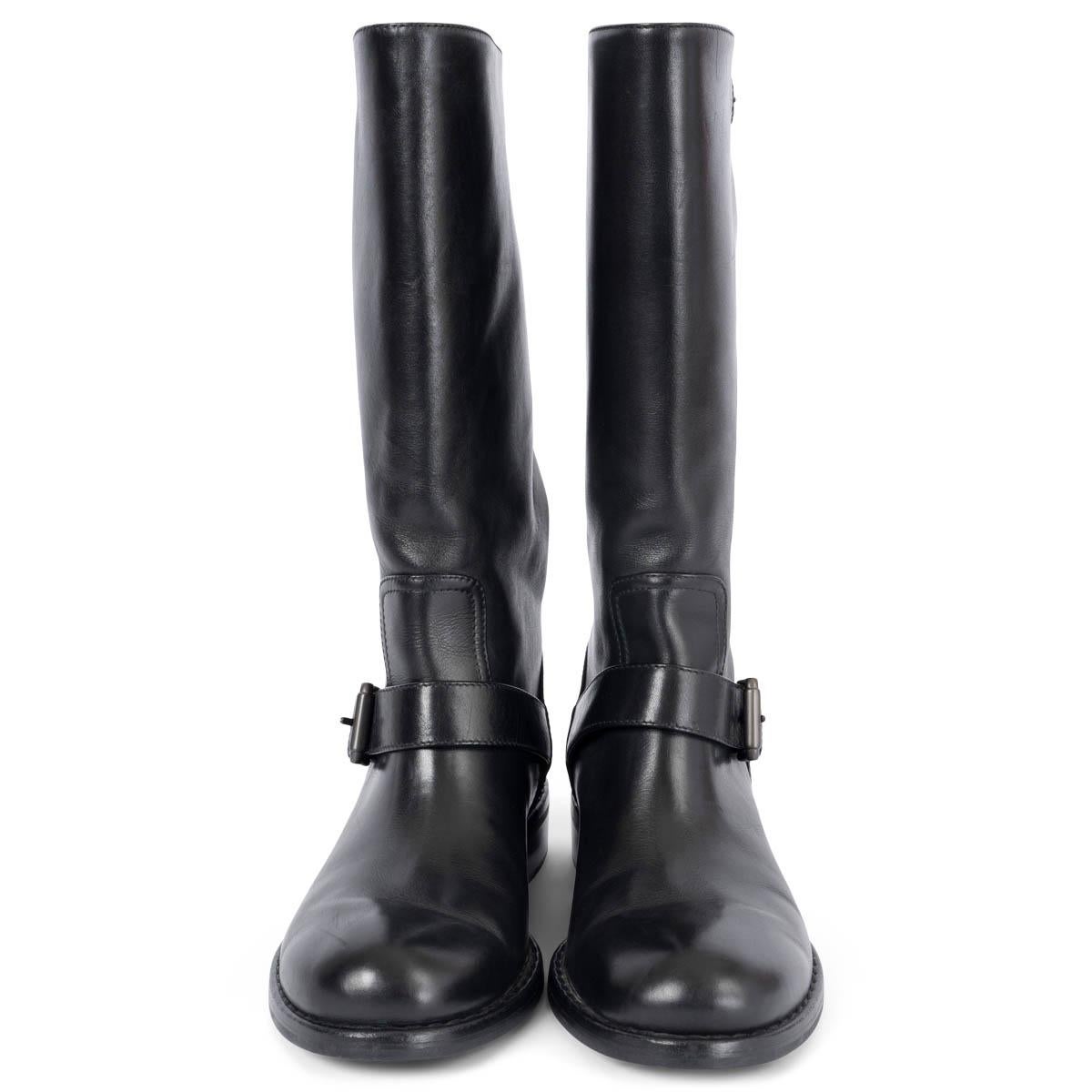 100% authentic Bottega Veneta mid-calf biker boots in smooth black leather featuring gunmetal buckles. Have been worn and are in excellent condition. 

Measurements
Imprinted Size	36
Shoe Size	36
Inside Sole	23cm (9in)
Width	7.5cm (2.9in)
Heel	3cm