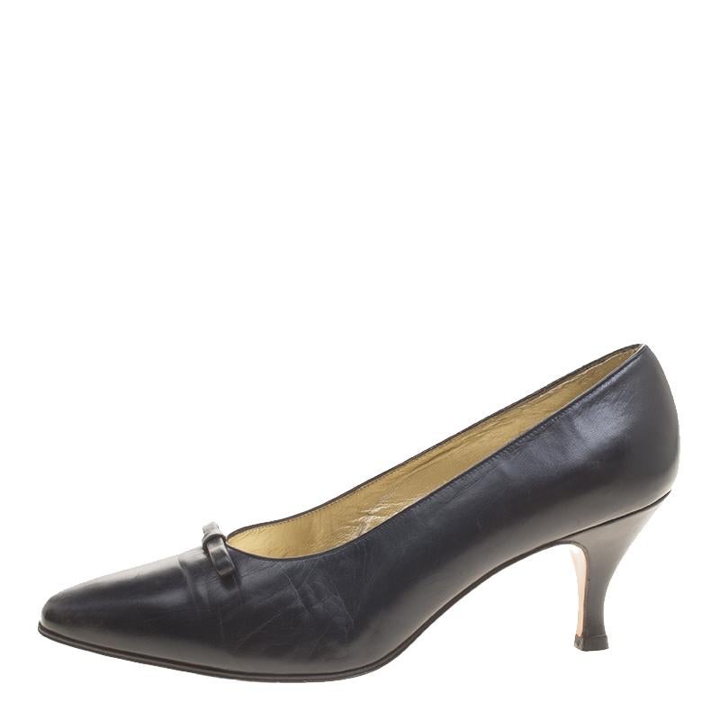 Bottega Black Leather Bow Pumps Size 40 at 1stDibs
