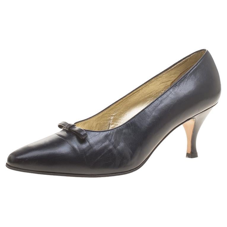 Bottega Black Leather Bow Pumps Size 40 at 1stDibs