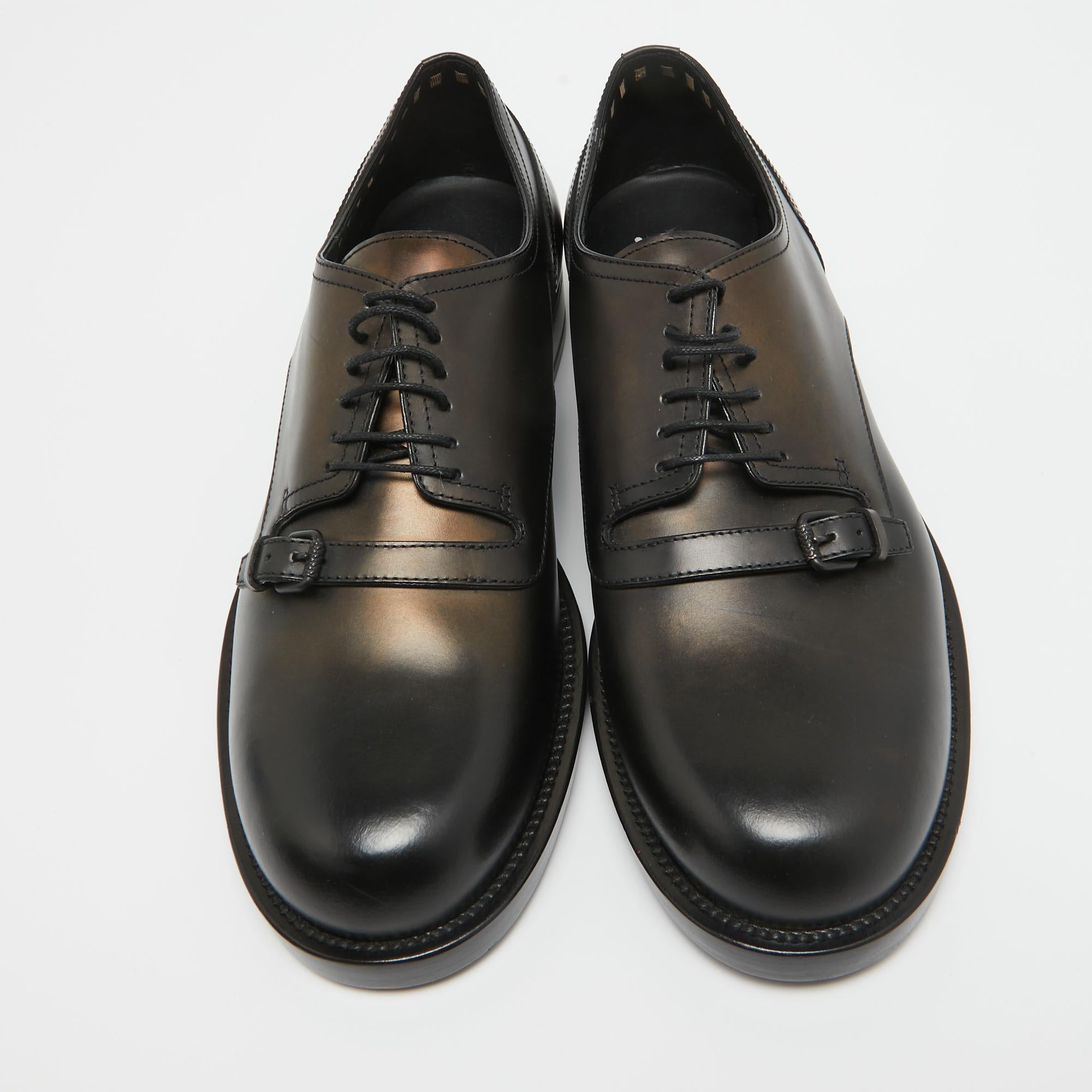 Complete a refined outfit with these black derby shoes from Bottega Veneta. They're fashioned in leather and secured with simple lace-ups on the uppers.

Includes: Original Dustbag

