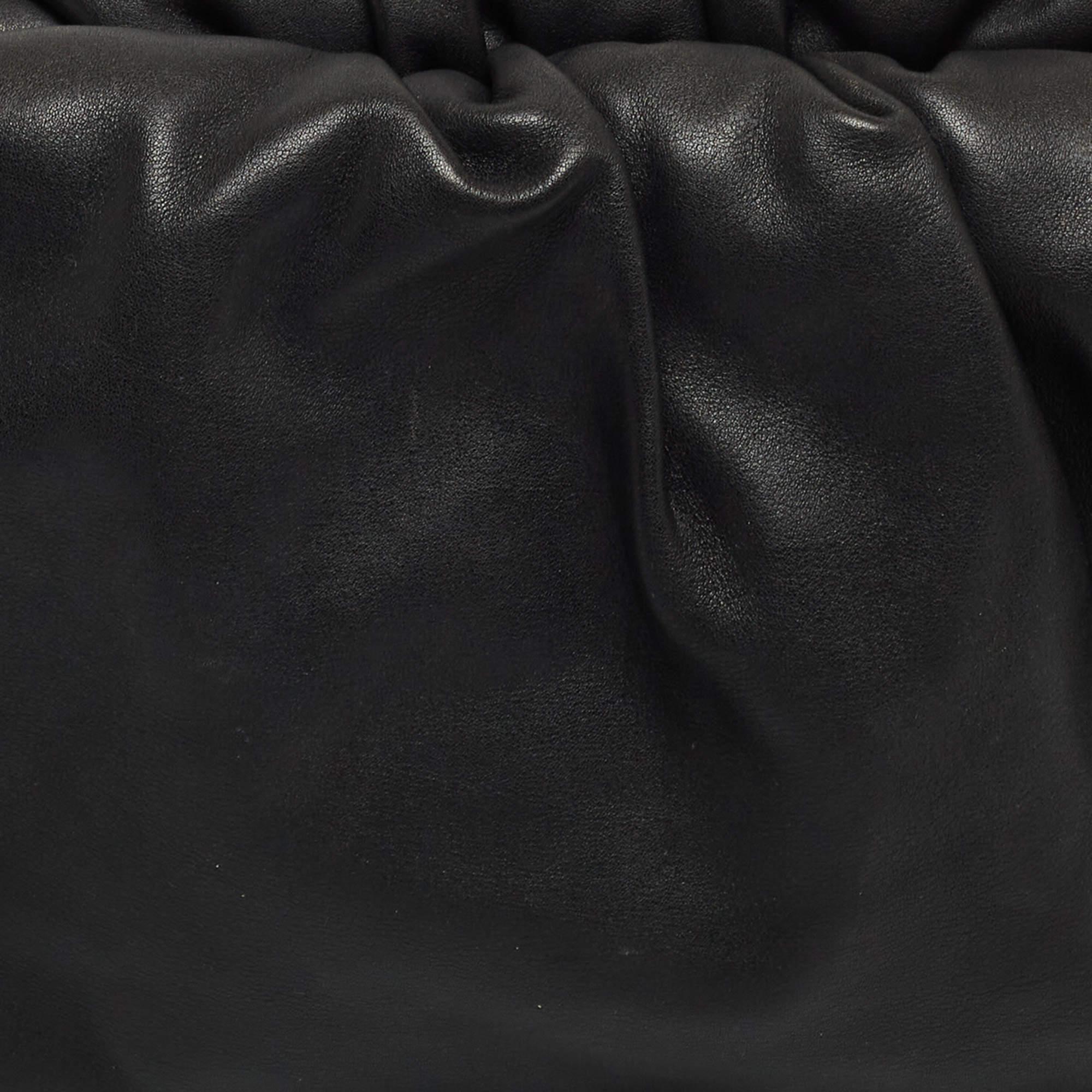 Bottega Veneta - Sac à bandoulière en cuir noir avec pochette à chaîne 2