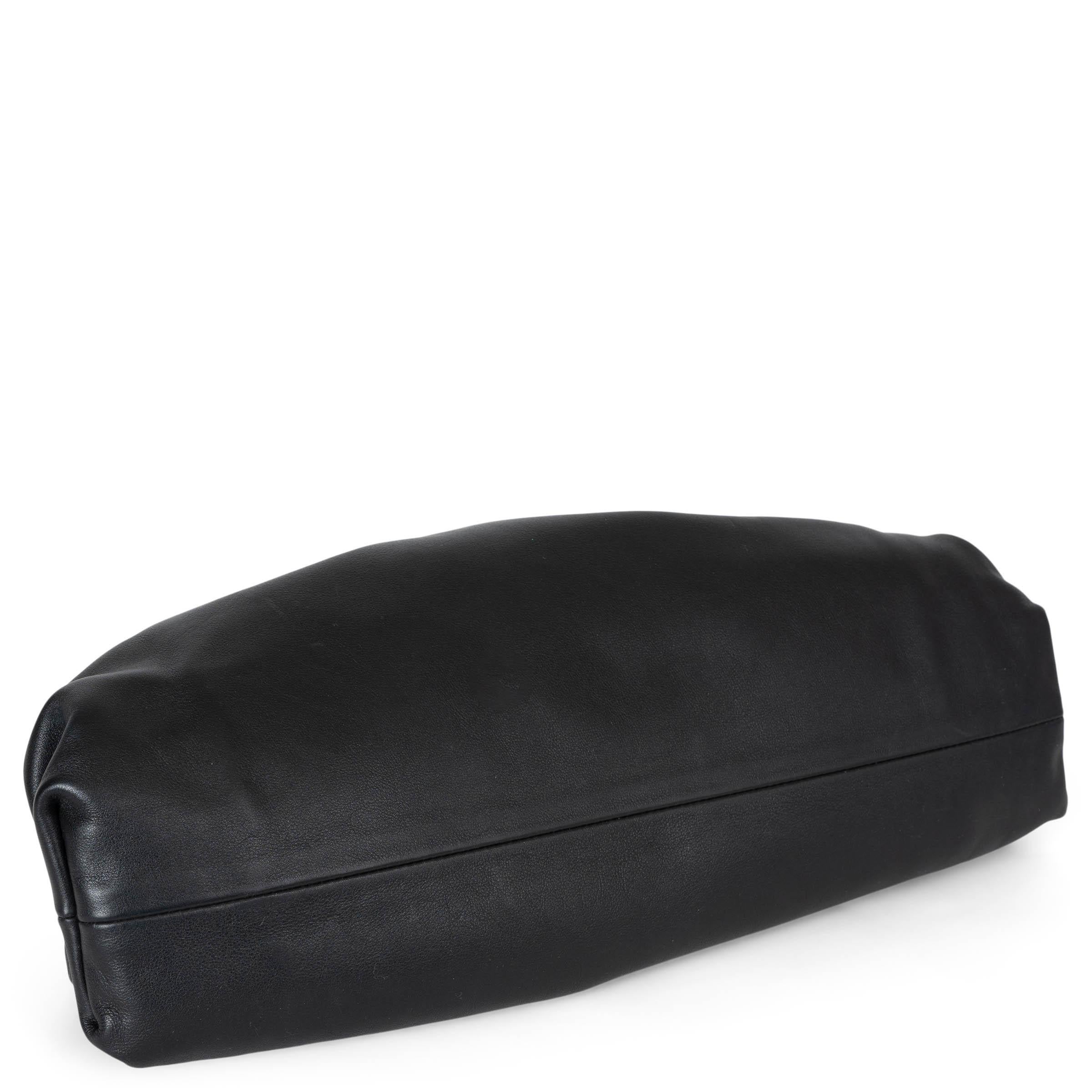 De las mujeres Bolso de mano CLASSIC POUCH de piel negra BOTTEGA VENETA en venta
