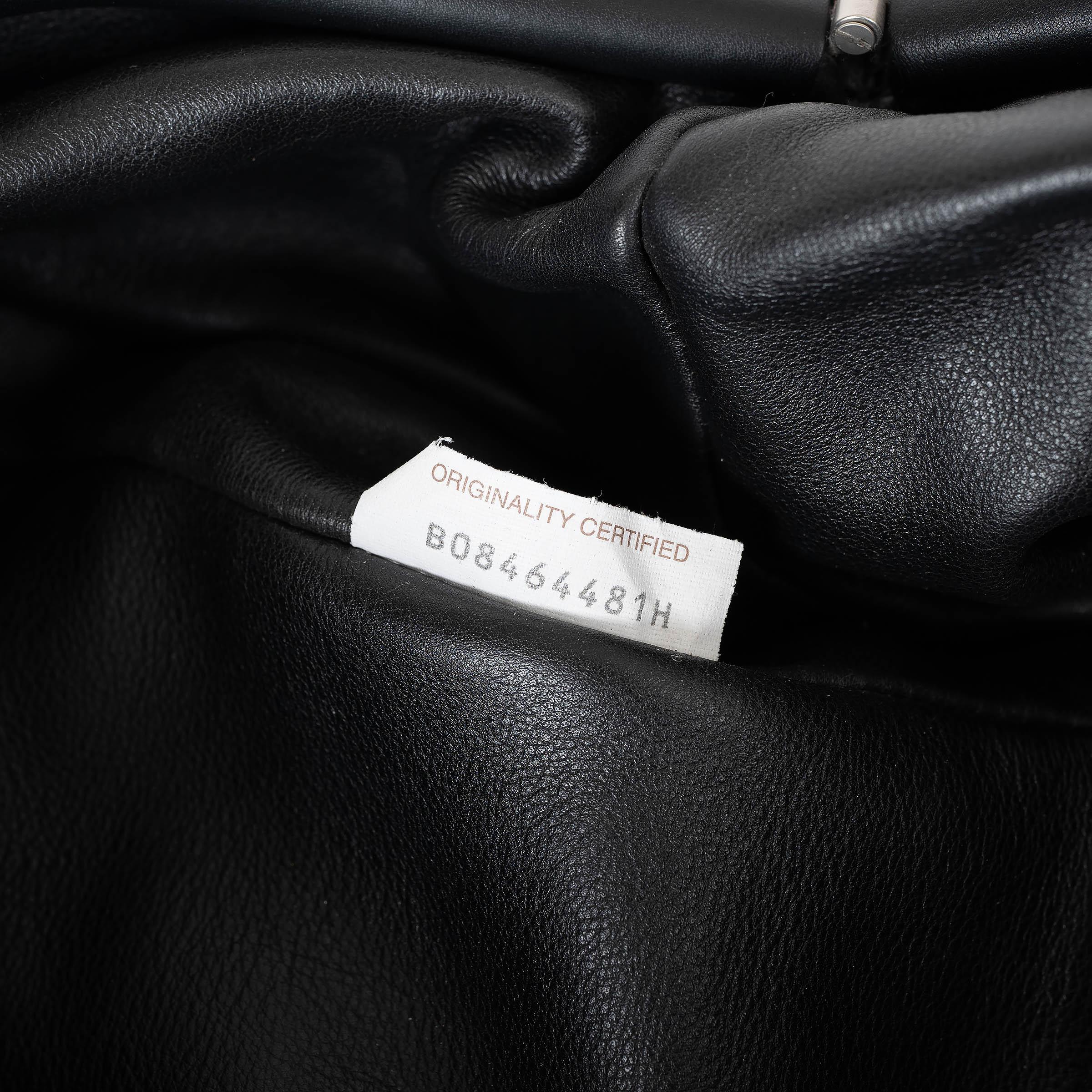 Bolso de mano CLASSIC POUCH de piel negra BOTTEGA VENETA en venta 3