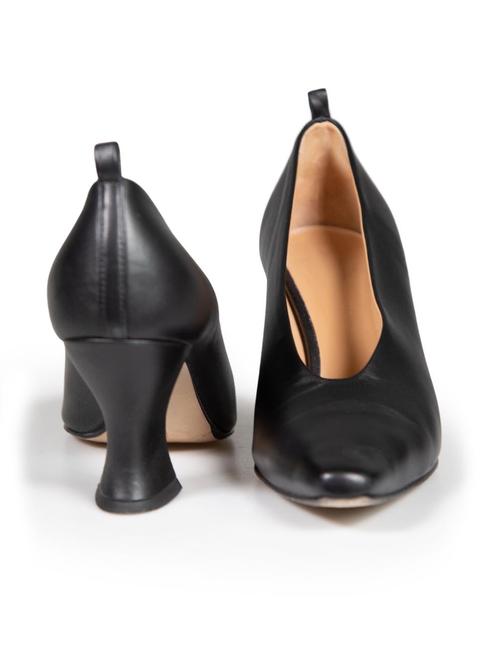 Bottega Veneta Black Leather Cuban Heel Pumps Size IT 40 In Excellent Condition For Sale In London, GB