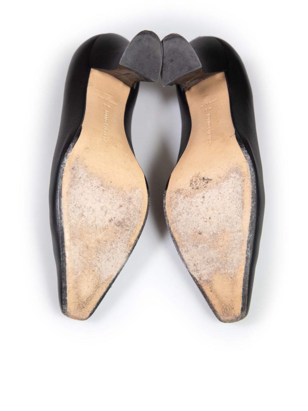 Women's Bottega Veneta Black Leather Cuban Heel Pumps Size IT 40 For Sale