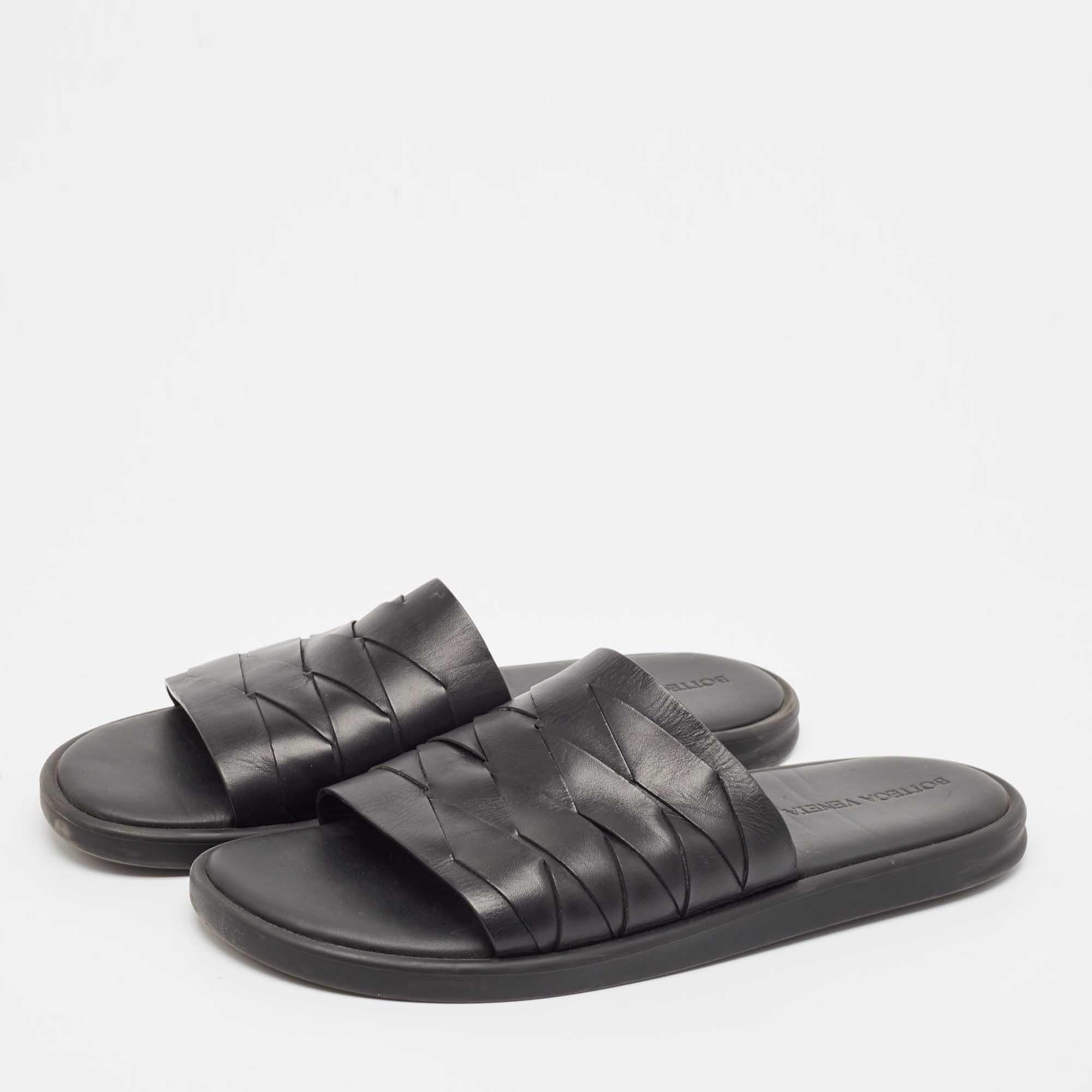 Enhance your casual looks with a touch of high style with these designer slides. Rendered in quality material with a lovely hue adorning its expanse  this pair is a must have
