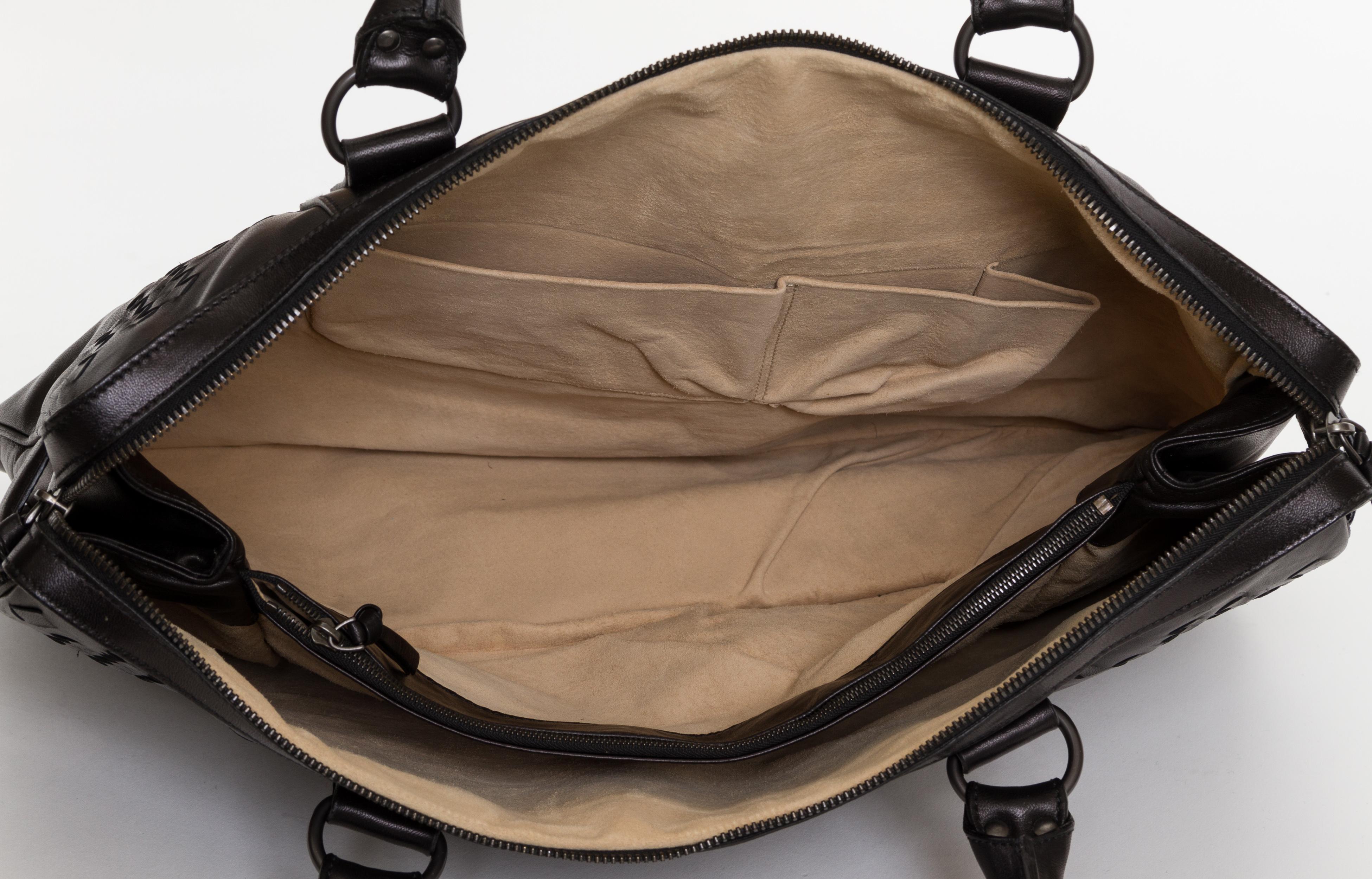 Bottega Veneta Black Leather Handbag For Sale 1
