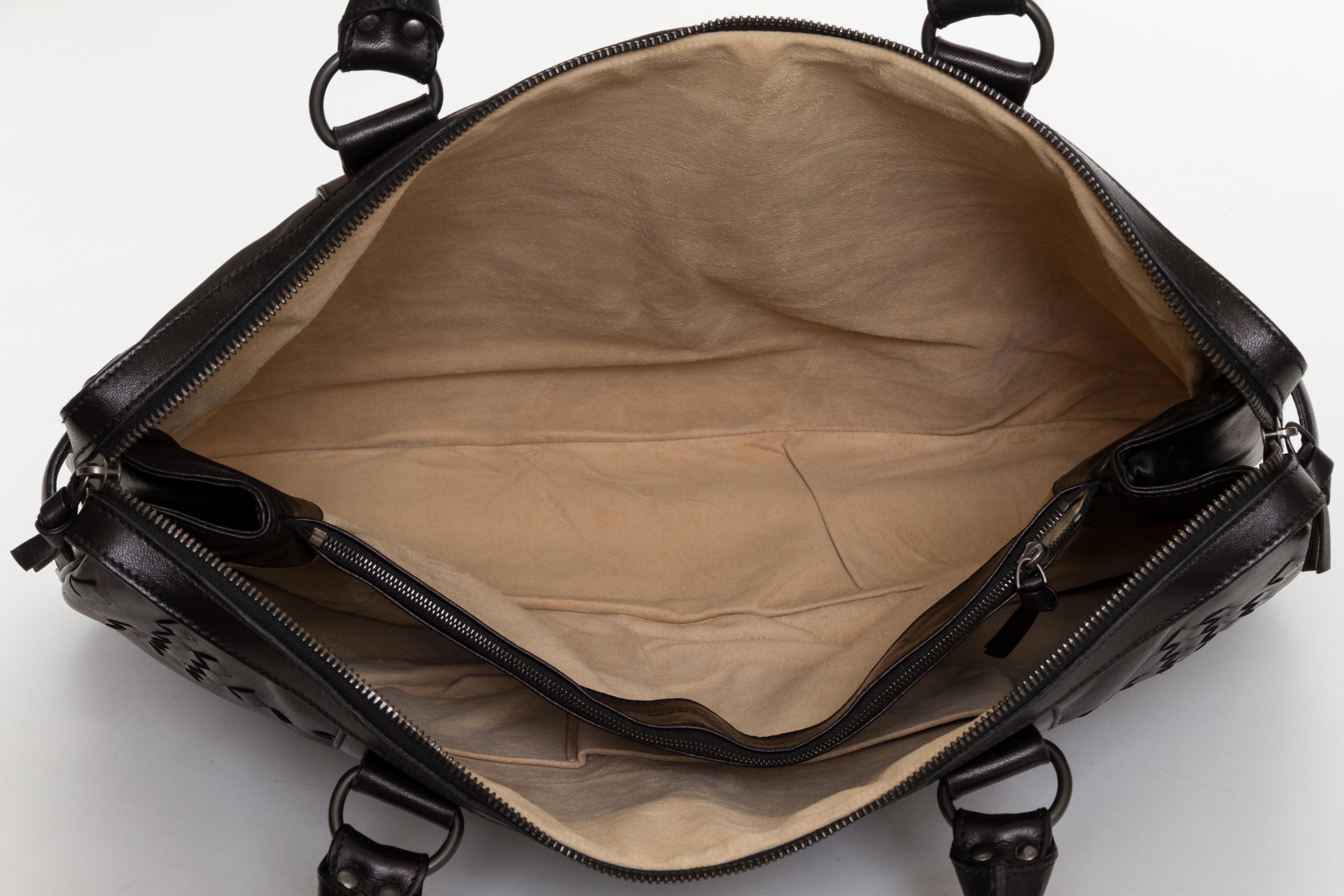 Bottega Veneta Black Leather Handbag For Sale 2