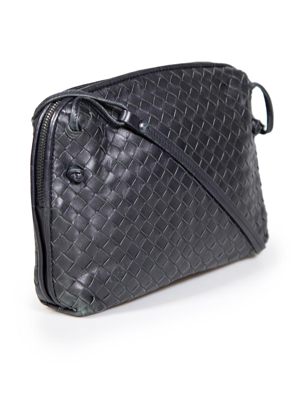 CONDITION is Good. General wear to bag is evident. Moderate signs of wear to all edges of the bag, including the woven leather edges, strap and base corners. There are marks to the lining of the bag at the base corners on this used Bottega Veneta