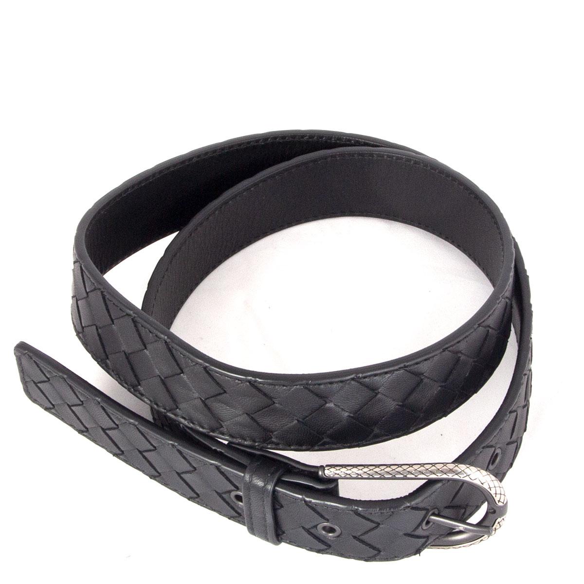 100% authentic Bottega Veneta Intrecciato belt in black woven leather featuring silver-tone buckle. Has been worn and is in excellent condition. 

Measurements
Tag Size	85
Size	85cm (33.2in)
Width	3cm (1.2in)
Fits	75cm (29.3in) to 87cm