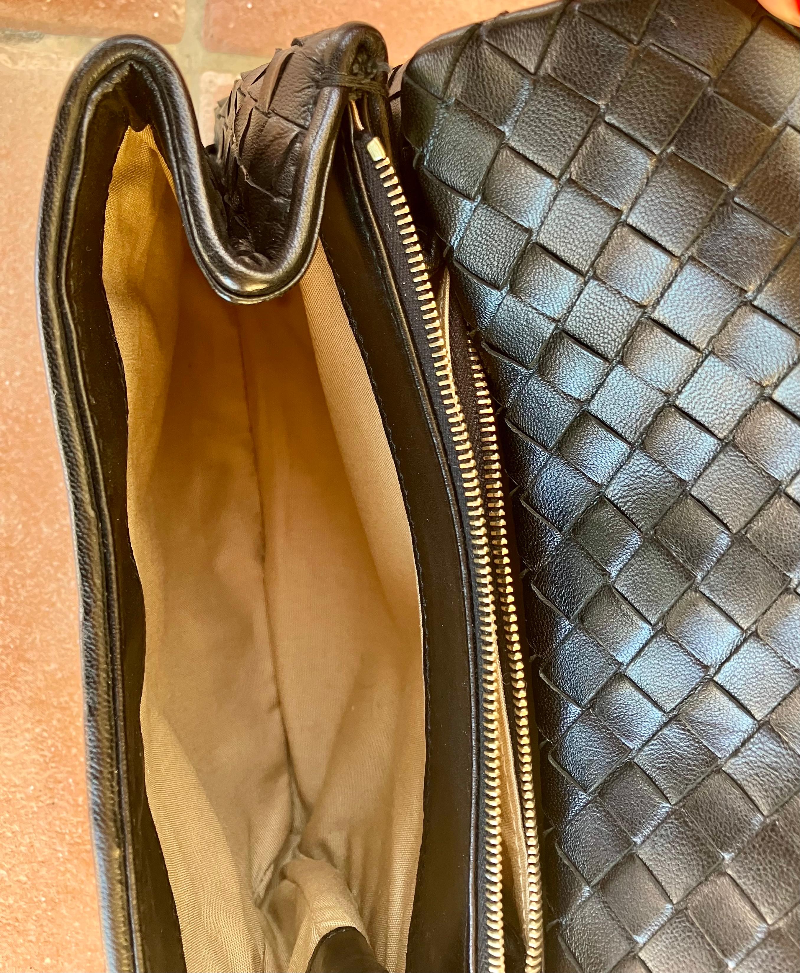 Bottega Veneta - Pochette en cuir noir Intrecciato 6