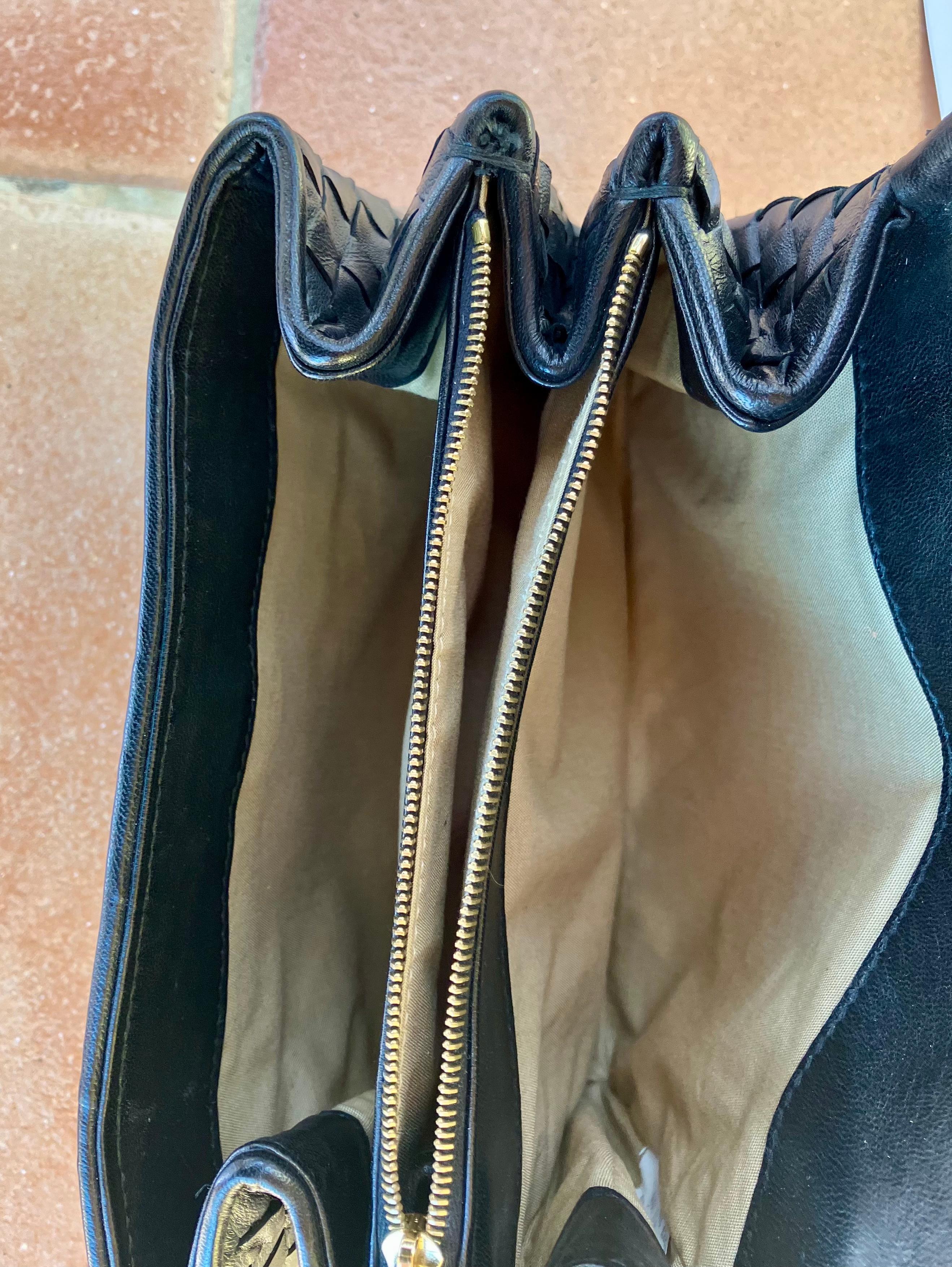 Bottega Veneta - Pochette en cuir noir Intrecciato 7