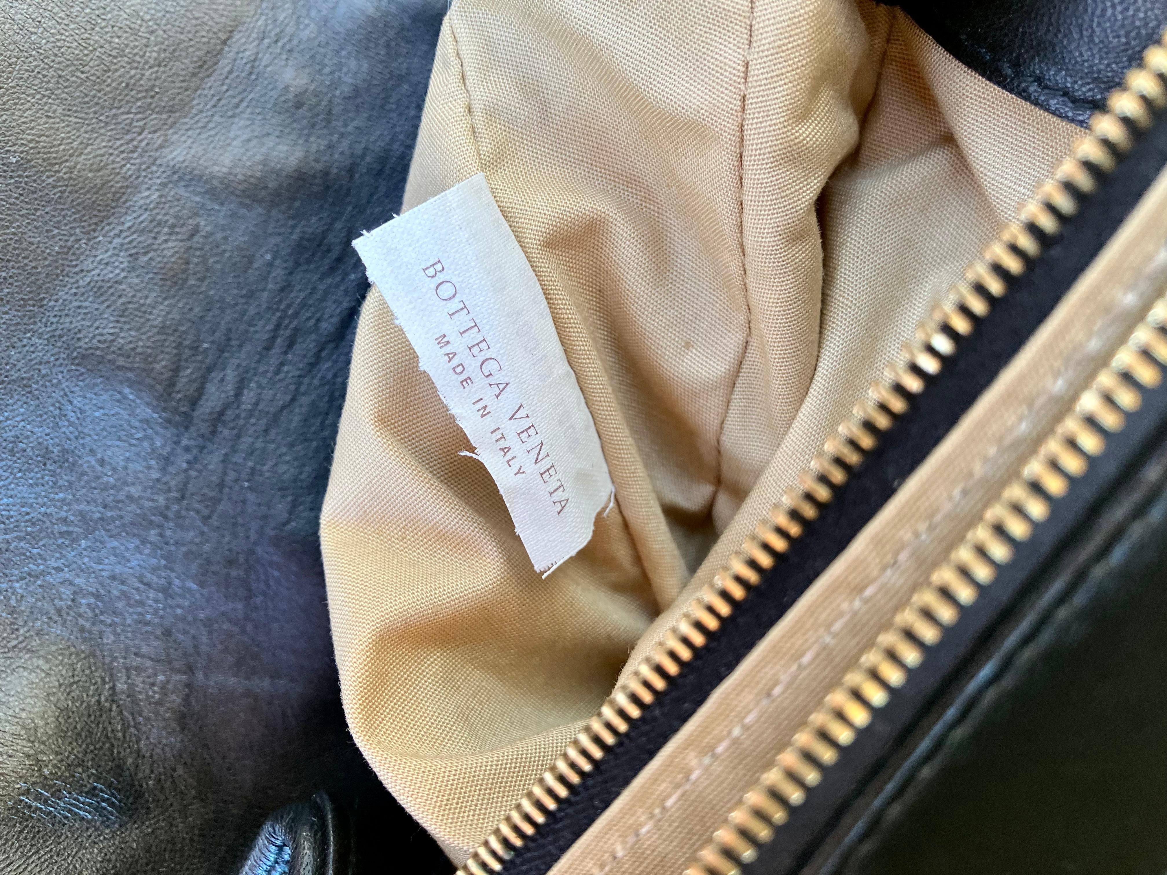 Bottega Veneta - Pochette en cuir noir Intrecciato 8