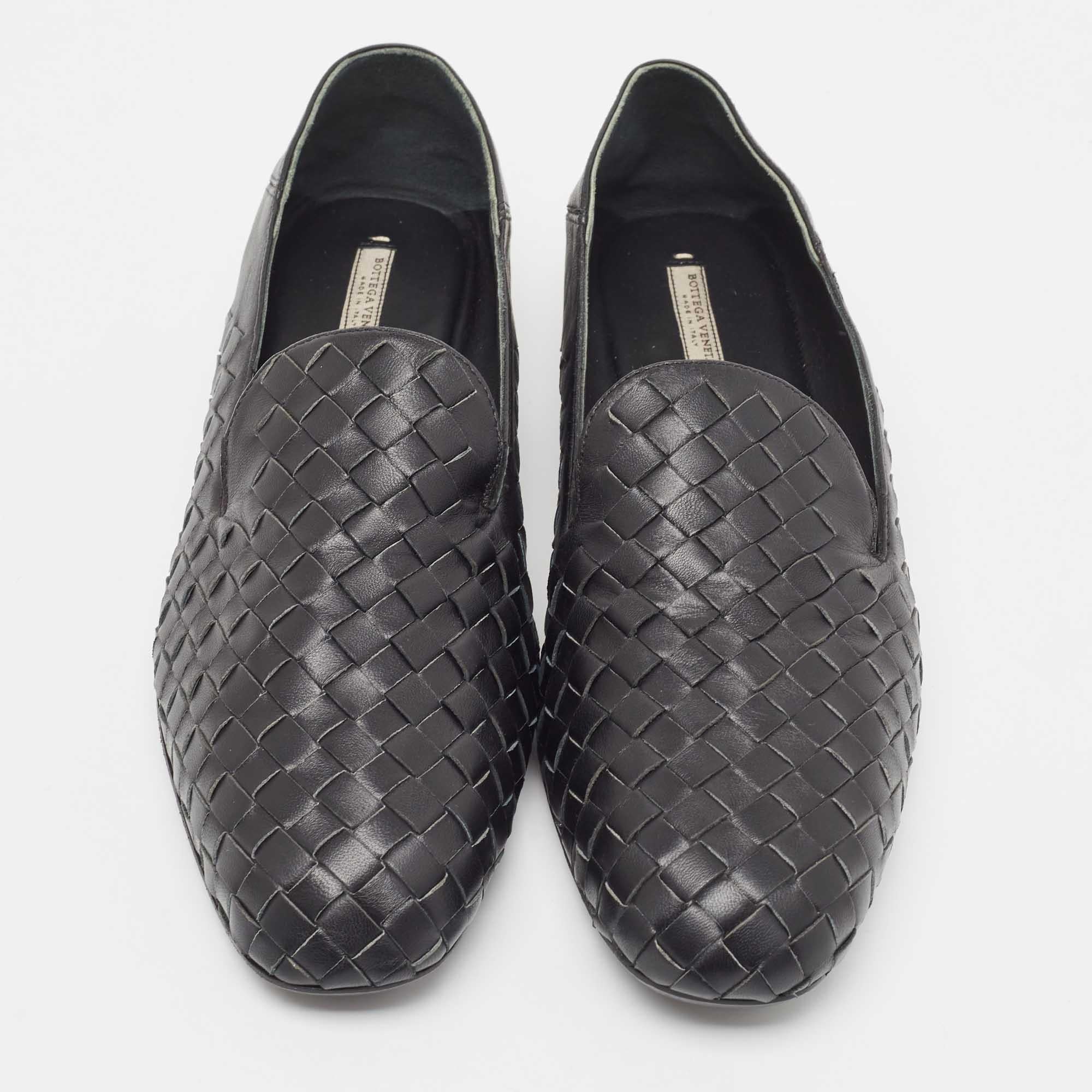 Bottega Veneta Black Leather Intrecciato Loafers Size 38 In New Condition In Dubai, Al Qouz 2