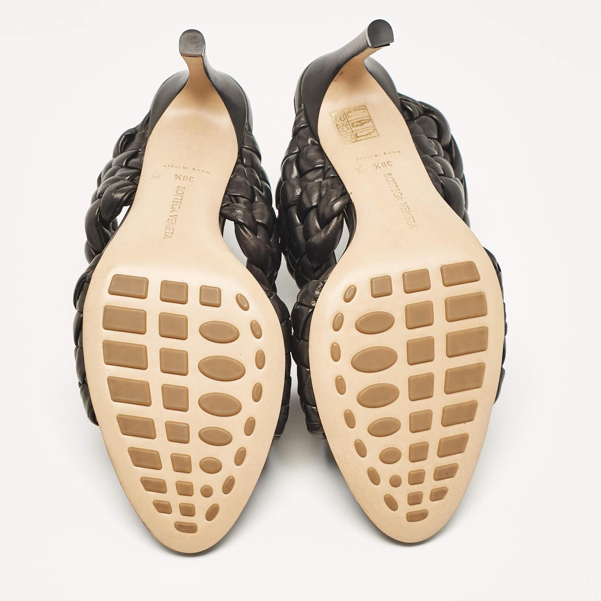 Bottega Veneta Black Leather Intrecciato Slide Sandals Size 38.5 For Sale 2