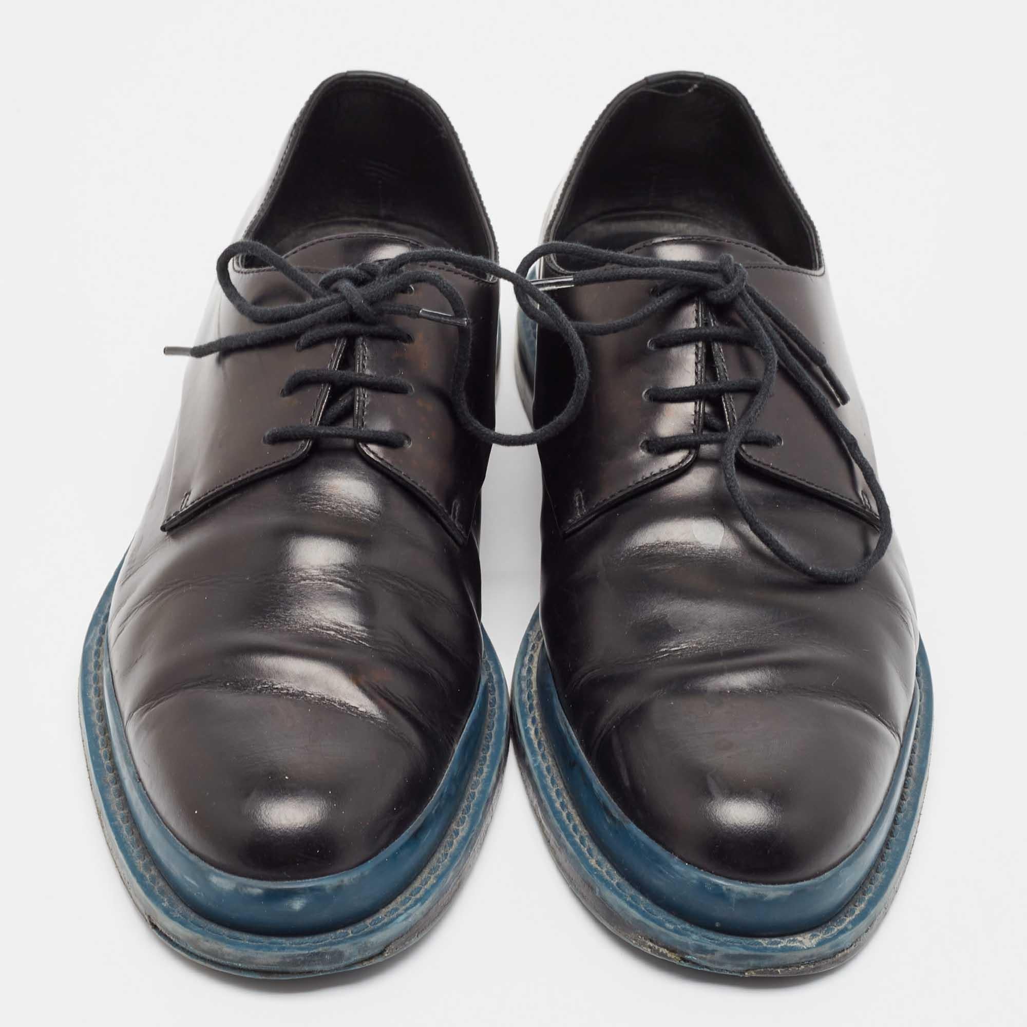 Nero Bottega Veneta Derby in pelle nera con lacci taglia 44 in vendita