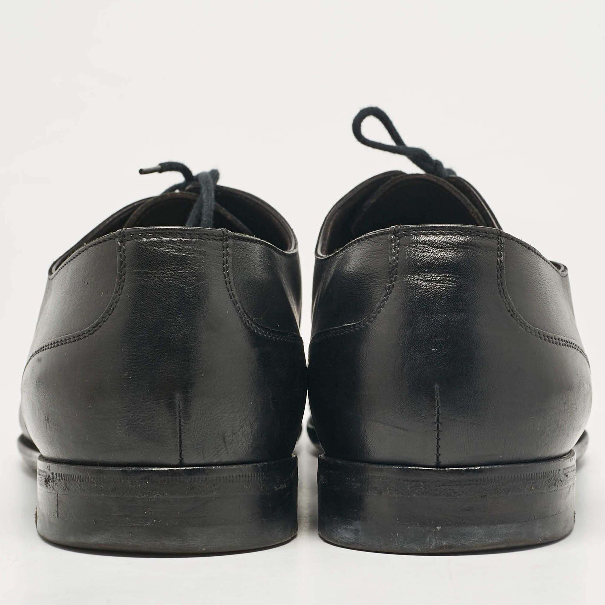 Bottega Veneta Oxfords noirs à lacets, taille 45 Pour hommes en vente