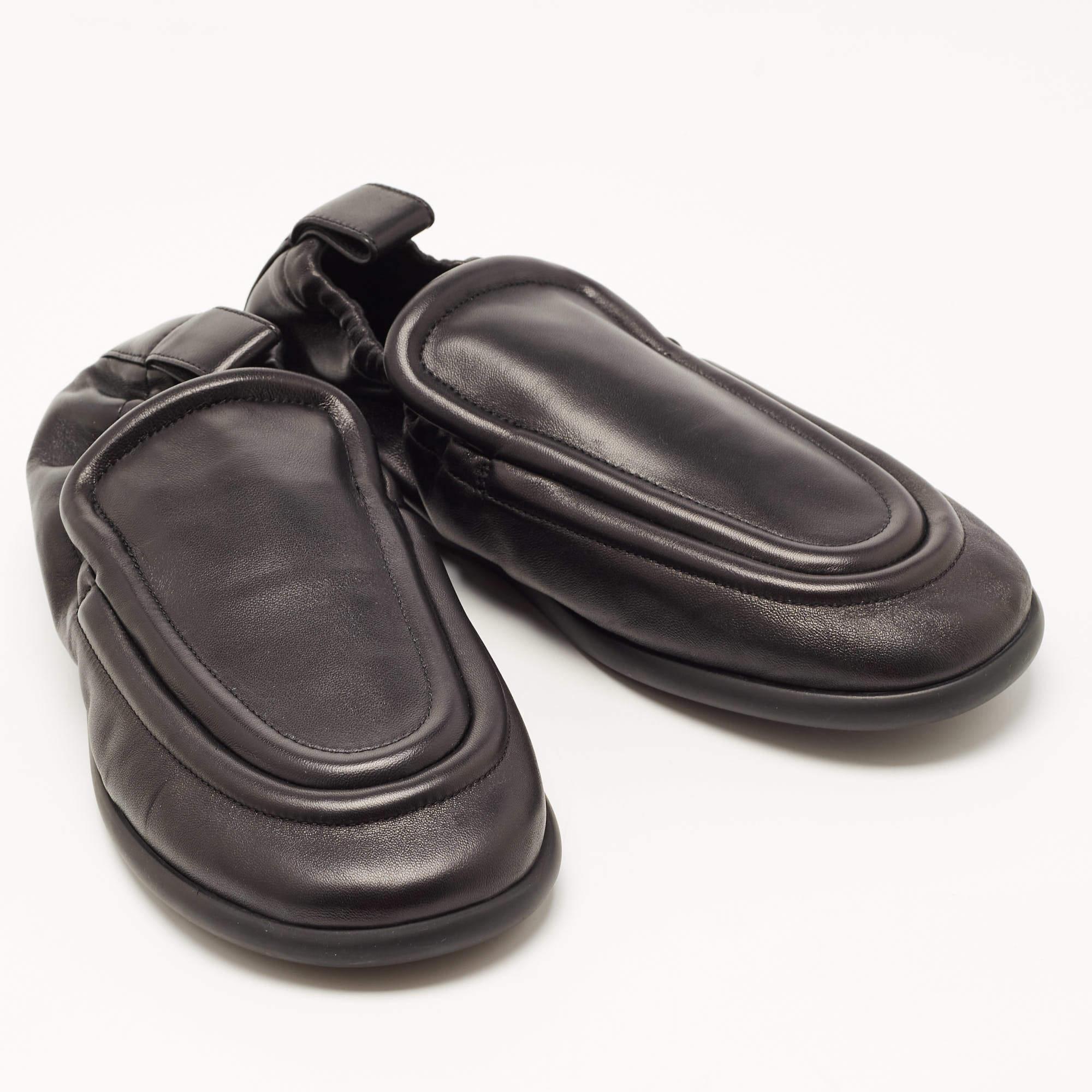 Bottega Veneta Black Leather Lagoon Elastic Loafer Size 43 In Excellent Condition In Dubai, Al Qouz 2
