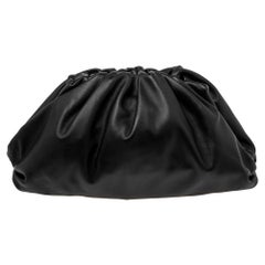 Bottega Veneta: „The Pouch“, Große Clutch aus schwarzem Leder