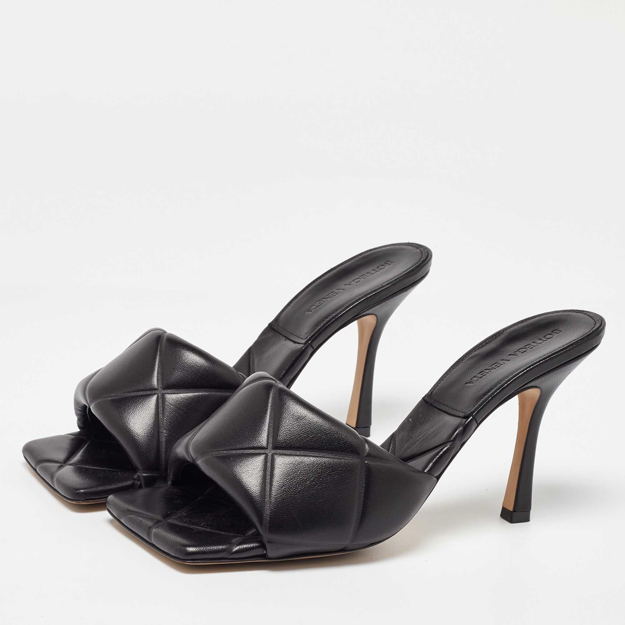 Ces sandales encadreront vos pieds de manière élégante. Fabriqué à partir de matériaux de qualité  ils affichent un design élégant et des semelles intérieures confortables.