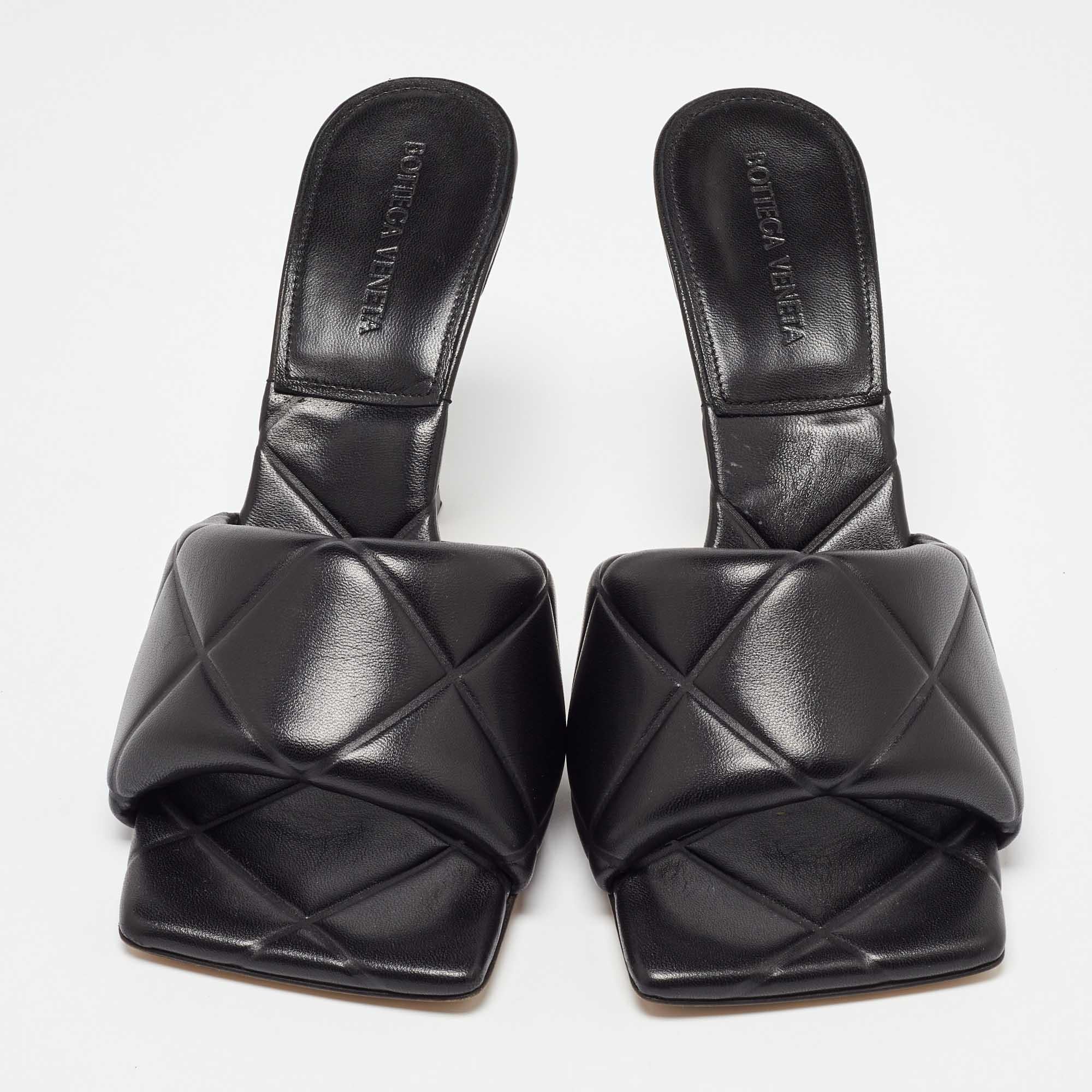Noir Bottega Veneta - Sandales à glissière en cuir noir, taille 40 en vente