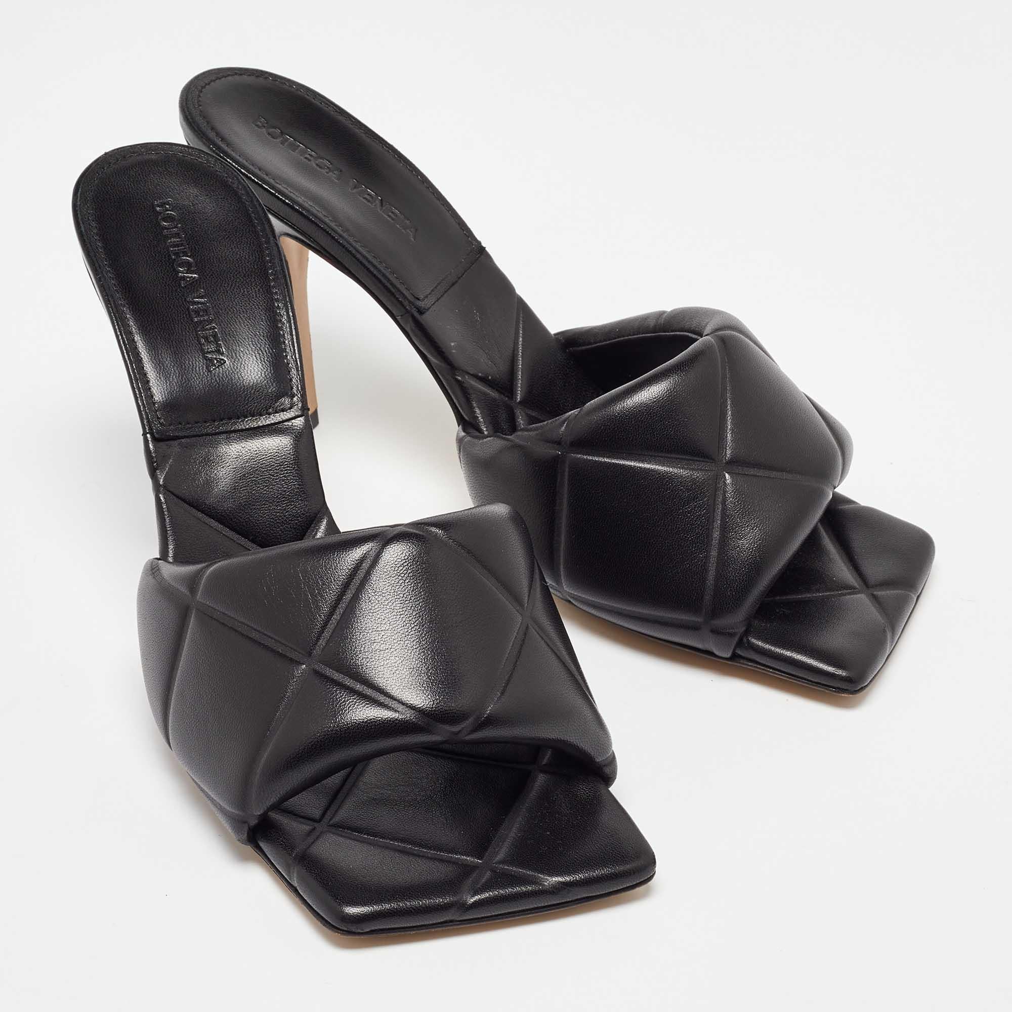 Bottega Veneta - Sandales à glissière en cuir noir, taille 40 Bon état - En vente à Dubai, Al Qouz 2