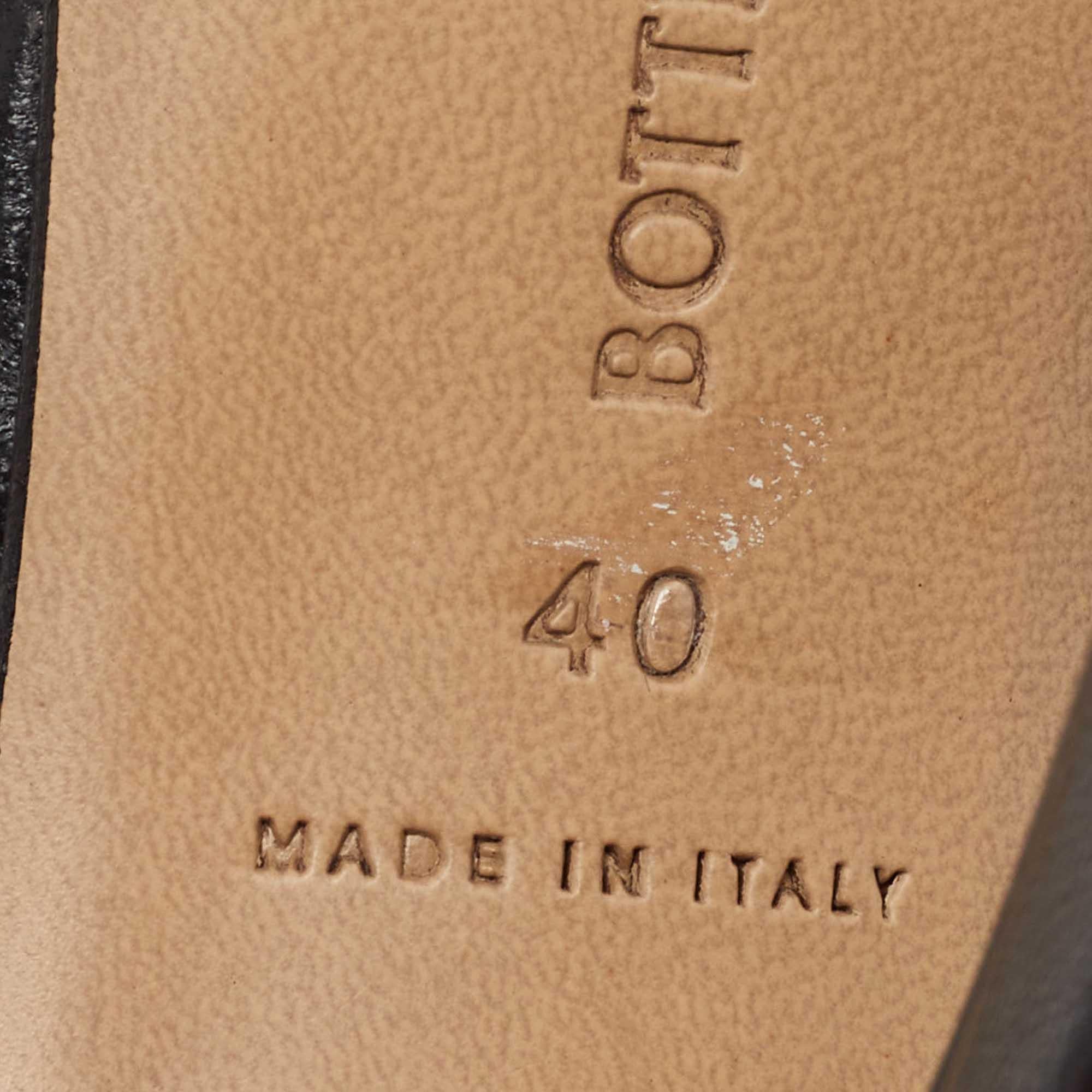 Bottega Veneta - Sandales à glissière en cuir noir, taille 40 en vente 3
