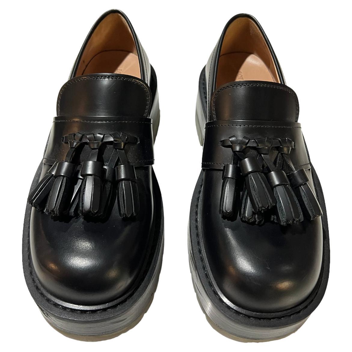 Bottega Veneta Black Leather Loafer Shoes, Size 40 For Sale