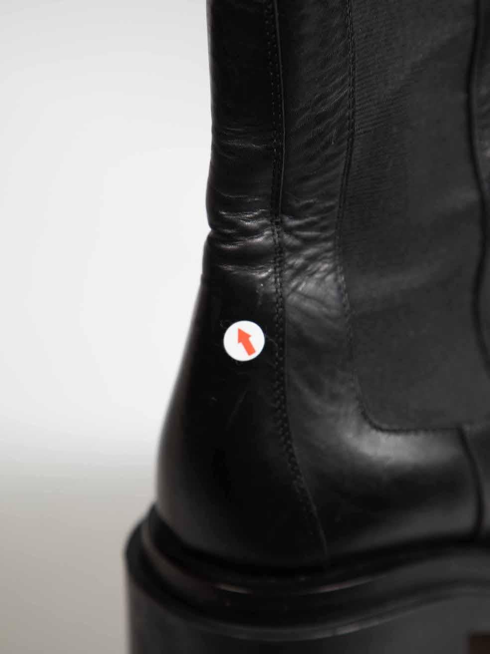 Bottega Veneta Black Leather Lug Chelsea Boots Size IT 39 In Excellent Condition In London, GB