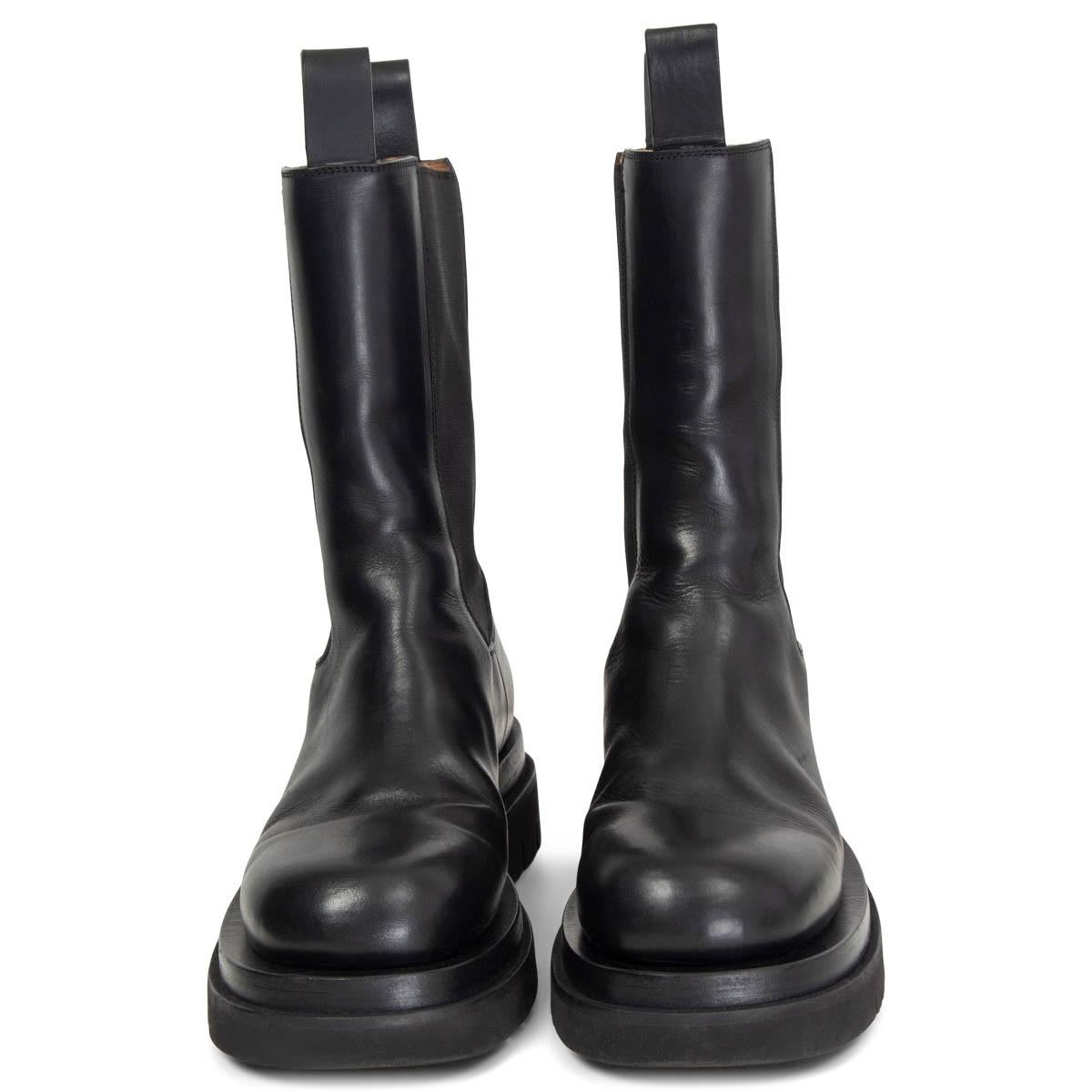 100% authentic Bottega Veneta Lug mid-calf boots in black calfskin uppers set on lugged rubber soles. Elasticated side panels with tonal pull tabs. Have been worn and are in excellent condition. Come with dust bag. 

Measurements
Imprinted