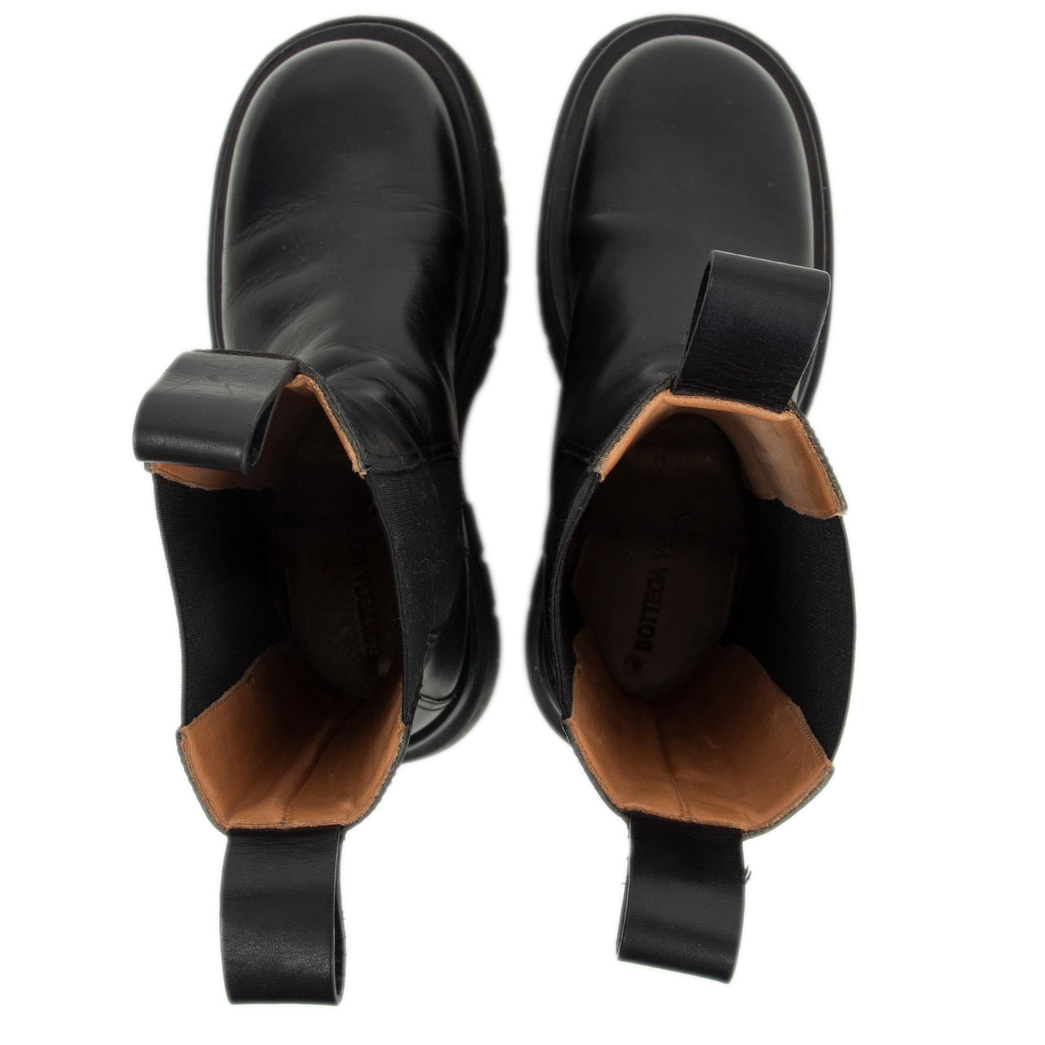 BOTTEGA VENETA black leather LUG Mid Calf Combat Boots Shoes 36 In Excellent Condition In Zürich, CH