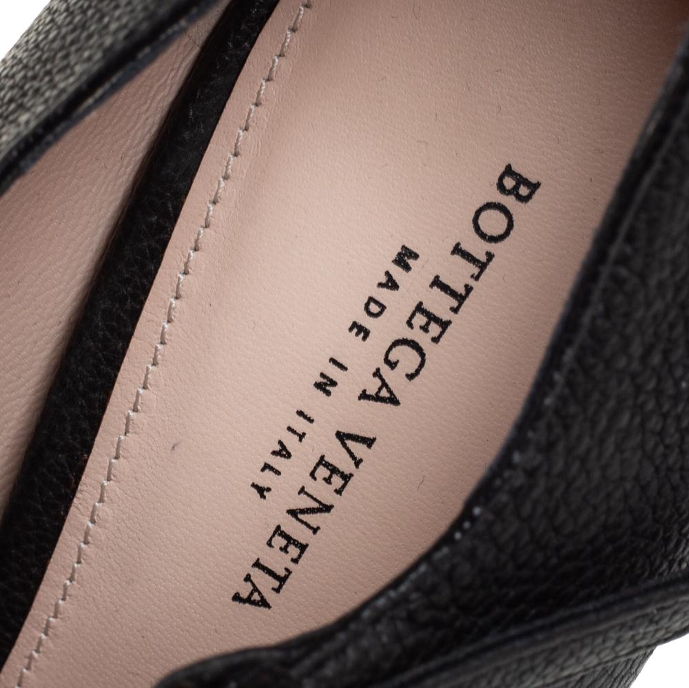 Bottega Veneta Black Leather Mary Jane Strappy Pointed Toe Pumps Size 37.5 In Good Condition In Dubai, Al Qouz 2
