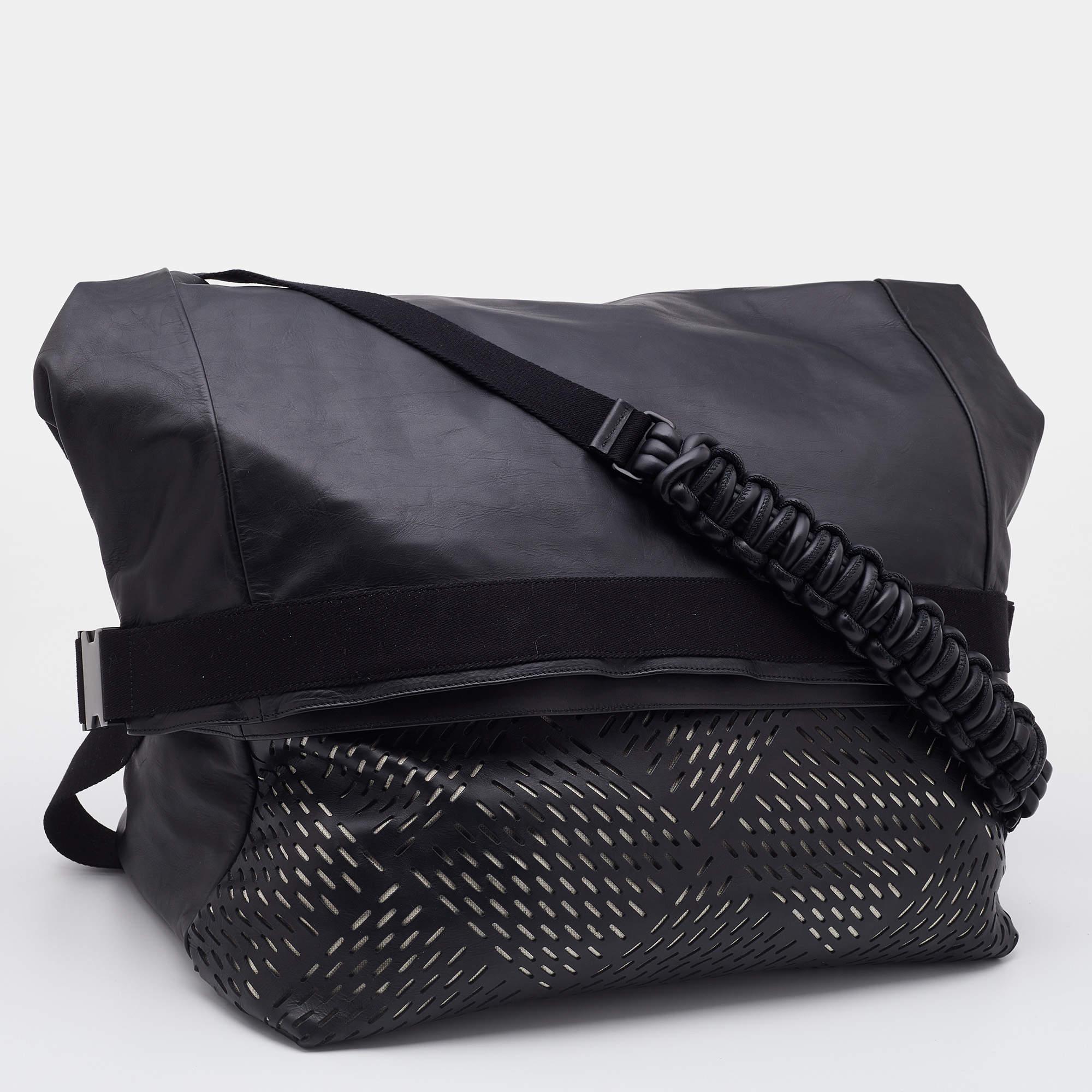 Men's Bottega Veneta Black Leather Messenger Bag
