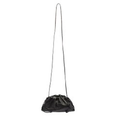 Bottega Veneta Schwarzes Leder Mini The Pouch Umhängetasche